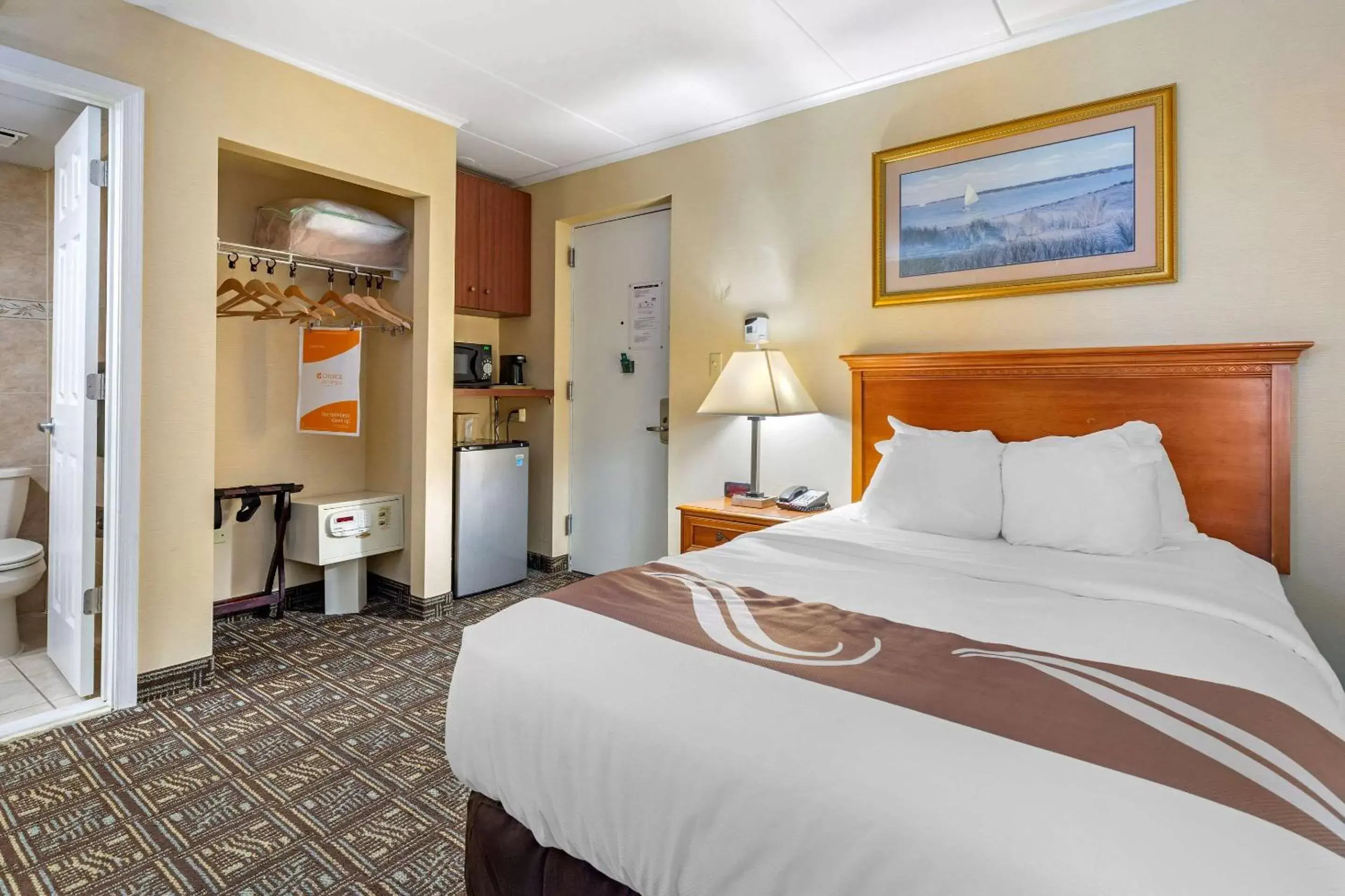 Photo of the whole room, Bed in Quality Inn Boardwalk