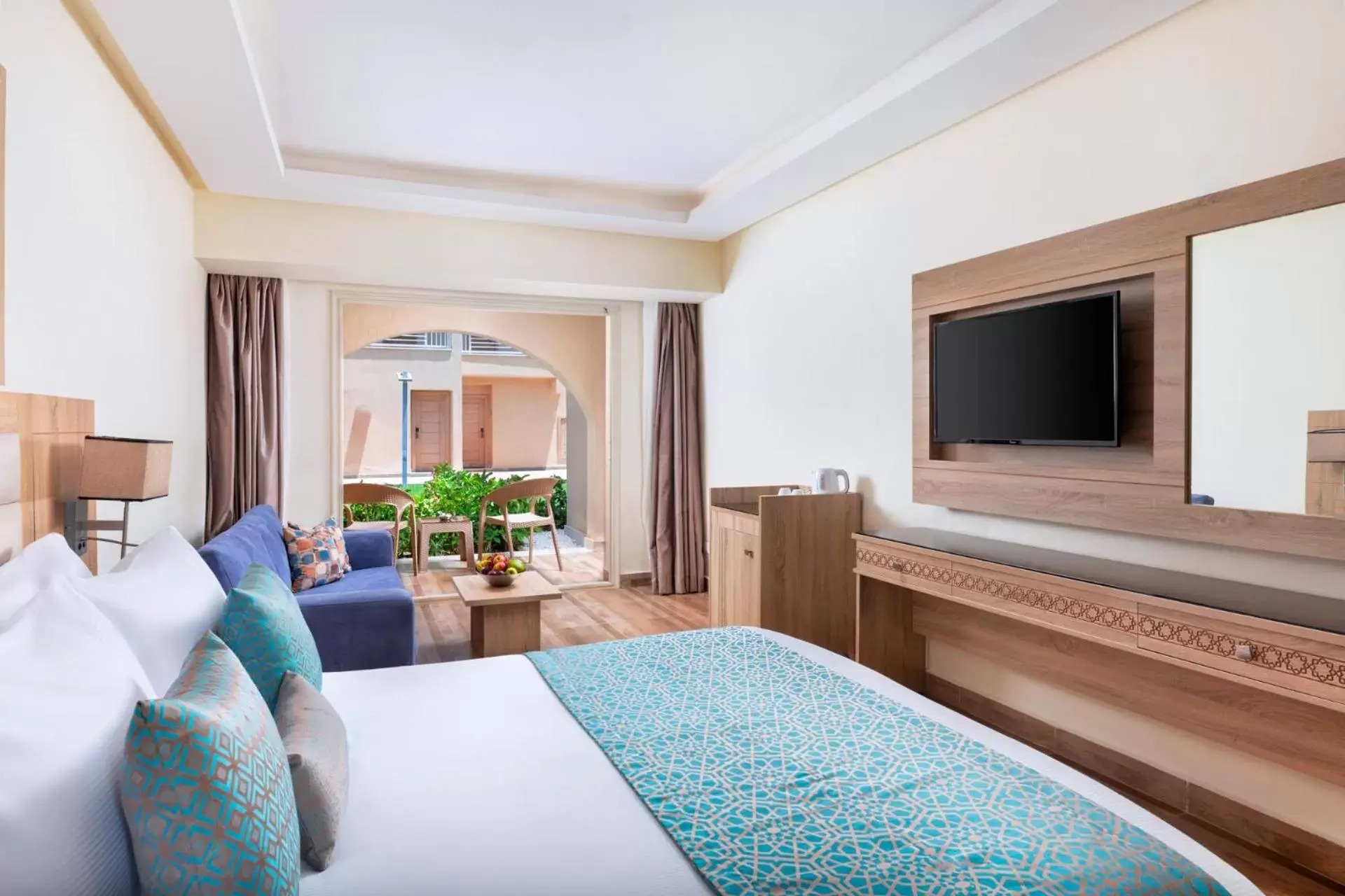 Bedroom, TV/Entertainment Center in Beach Albatros Resort - Hurghada