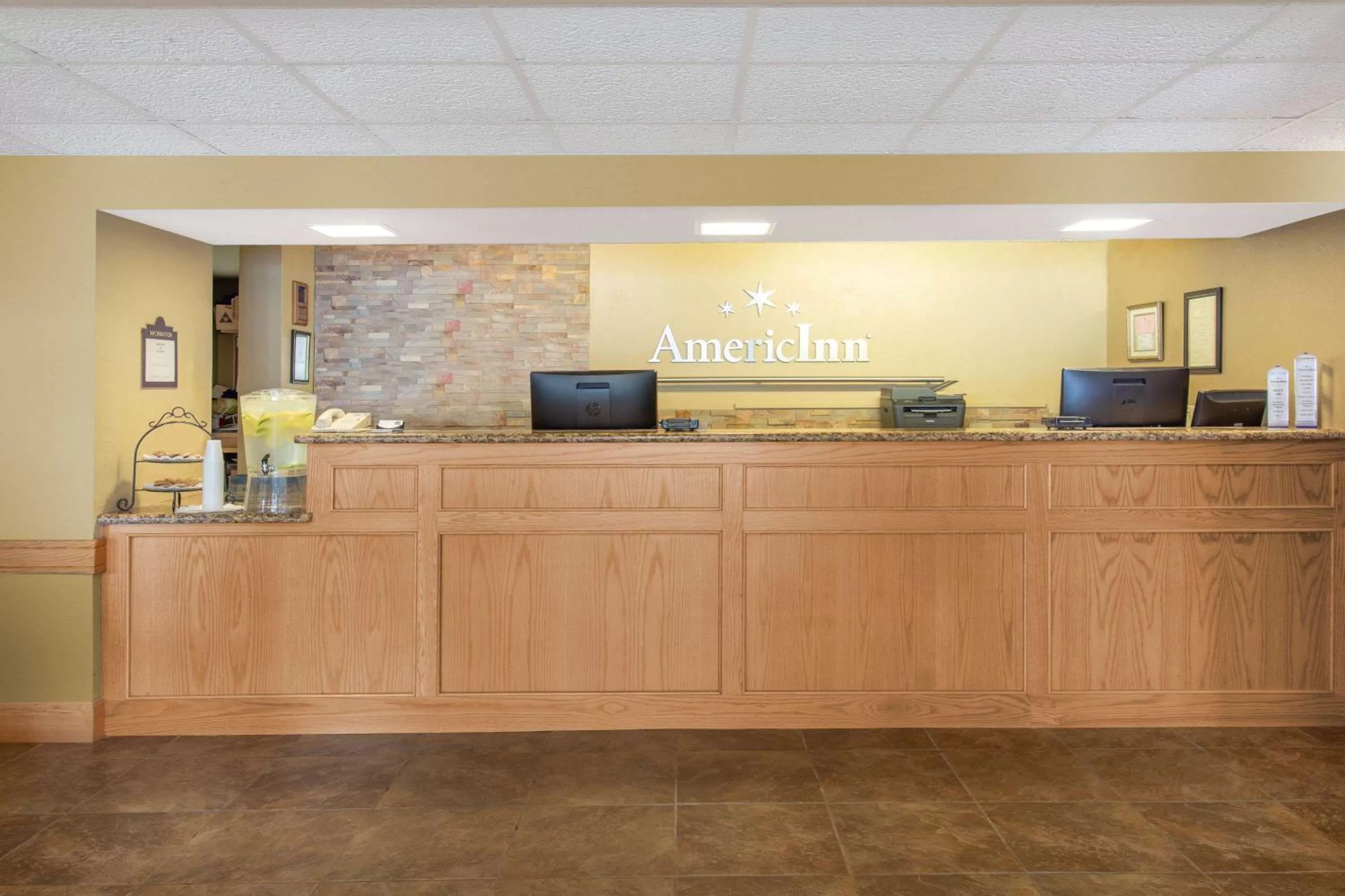 Lobby or reception in AmericInn by Wyndham Calumet