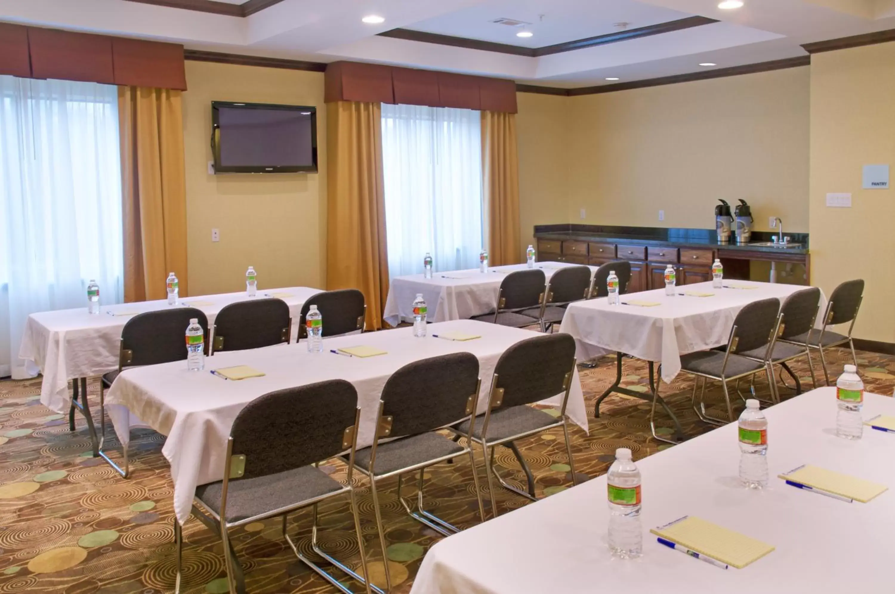 Meeting/conference room in Holiday Inn Express Hotel & Suites Winnie, an IHG Hotel