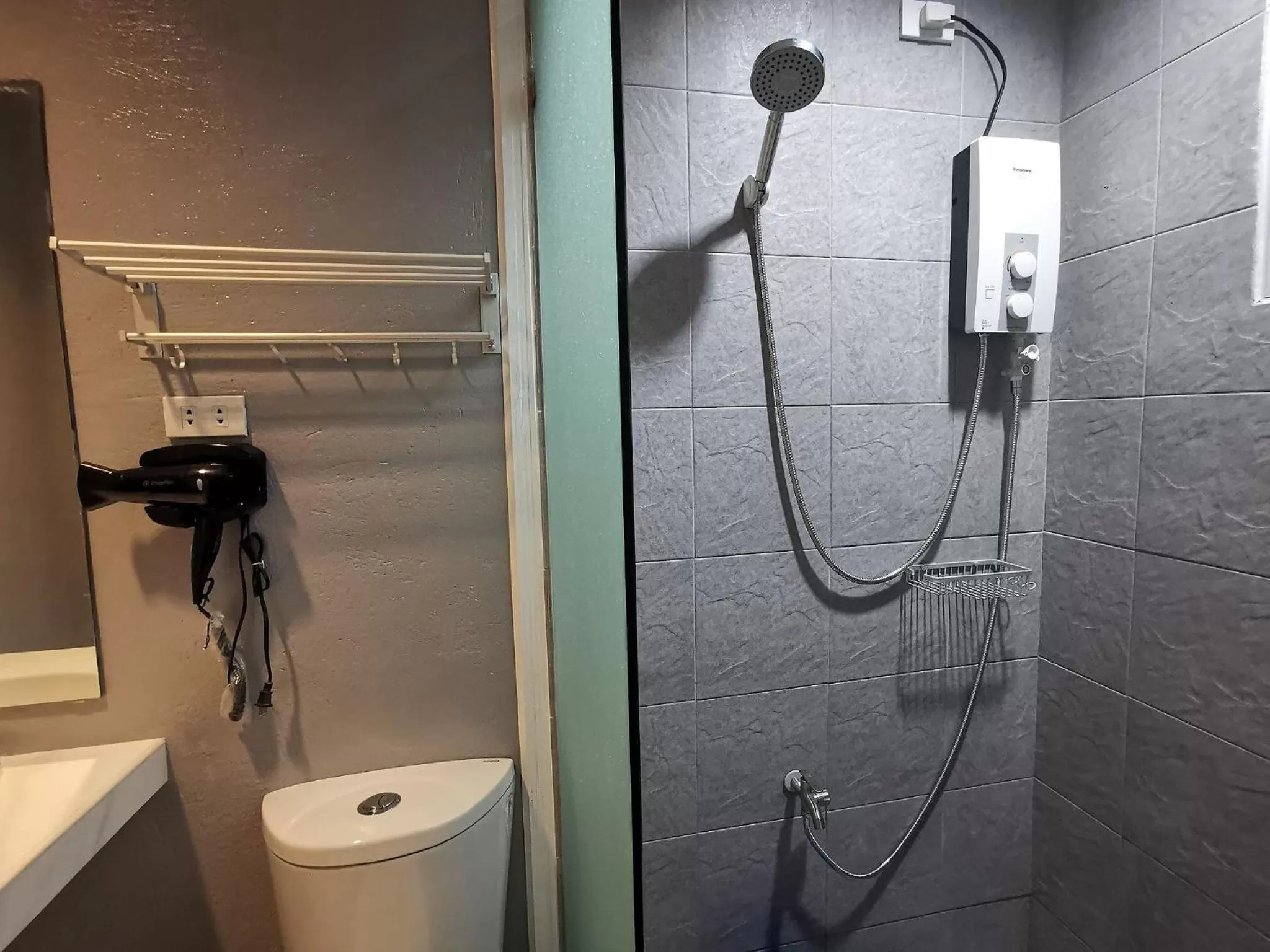 Bathroom in Pescadores Suites Moalboal