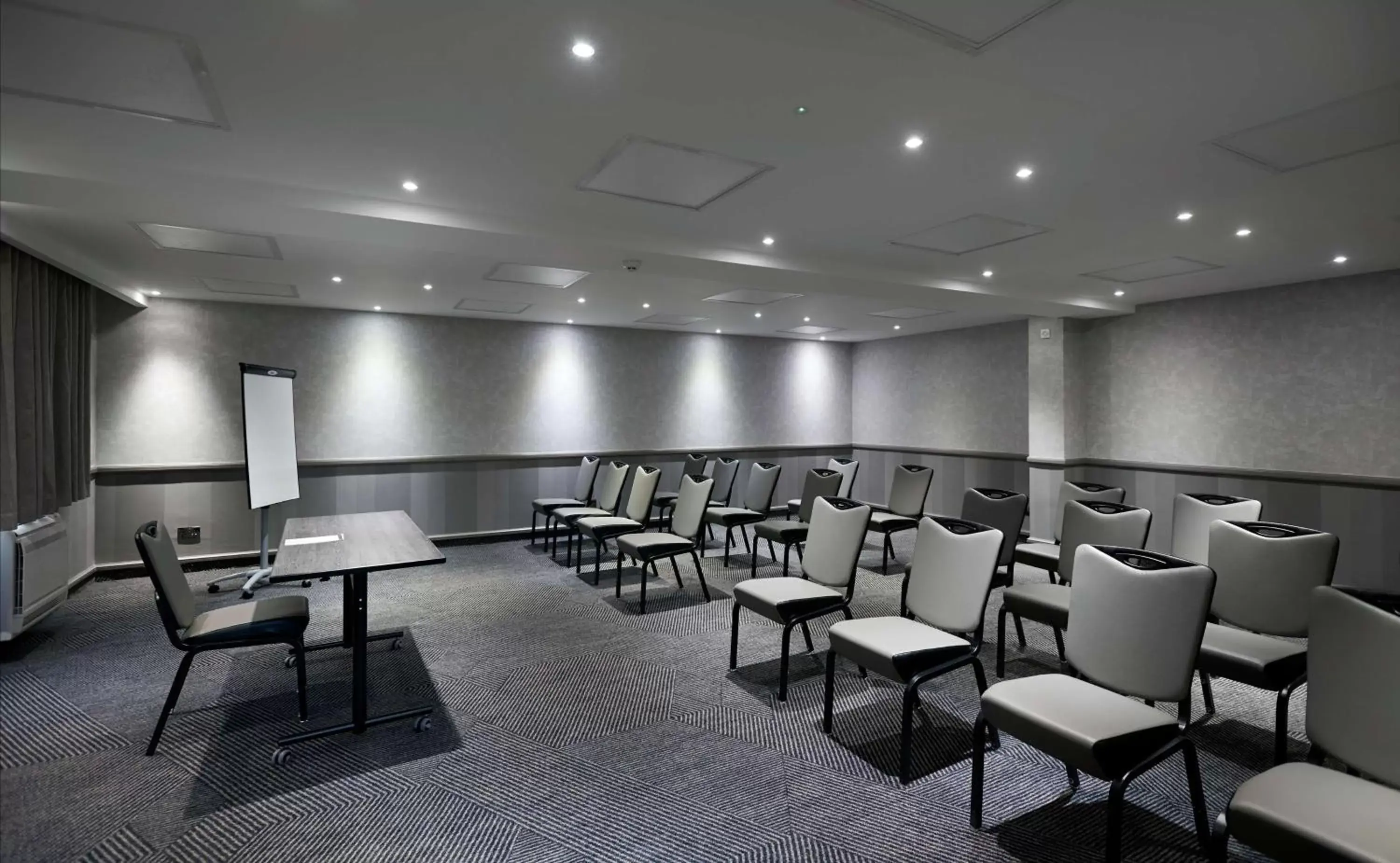 Meeting/conference room in DoubleTree by Hilton Bristol North