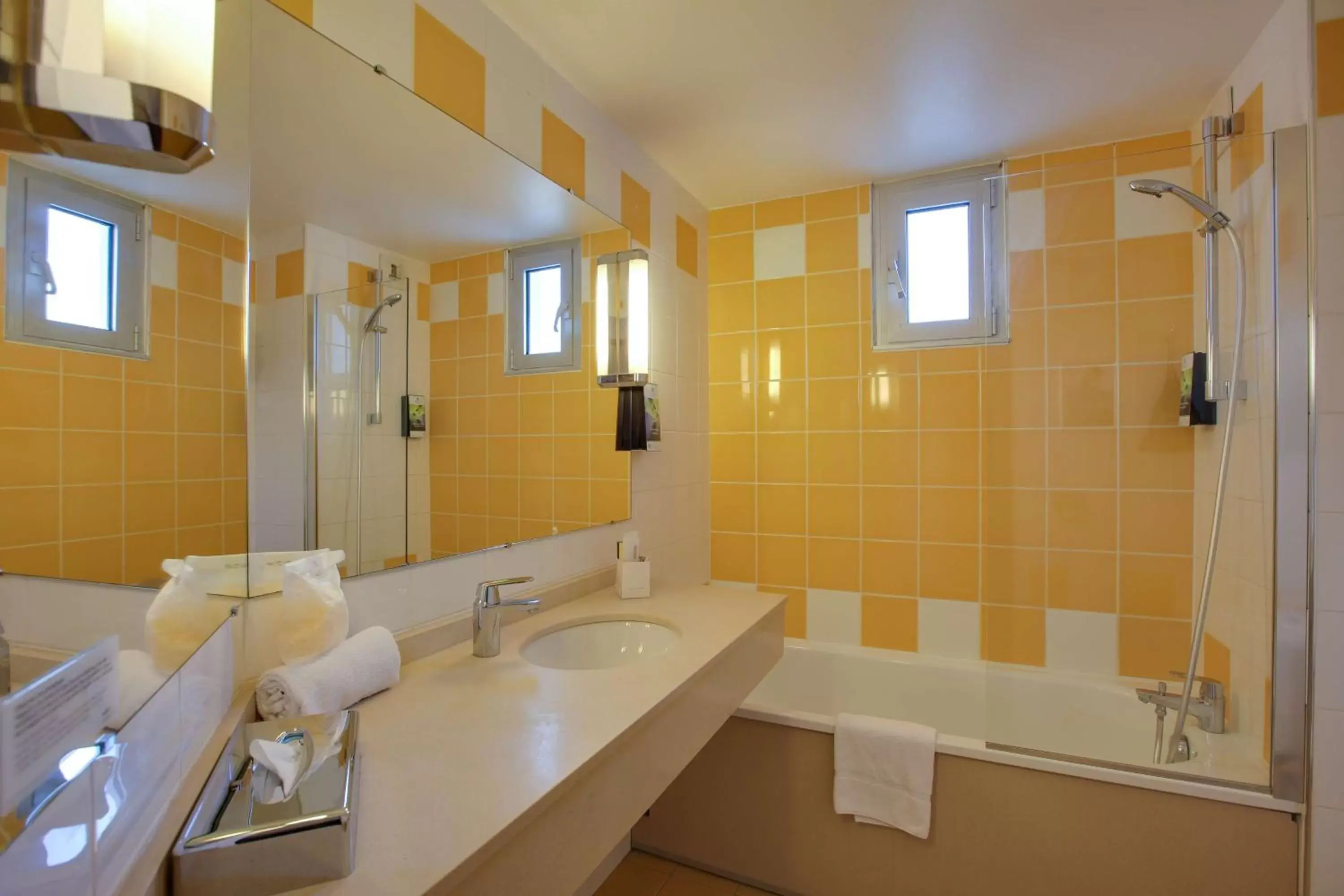 Bathroom in Sure Hotel by Best Western Bordeaux Lac