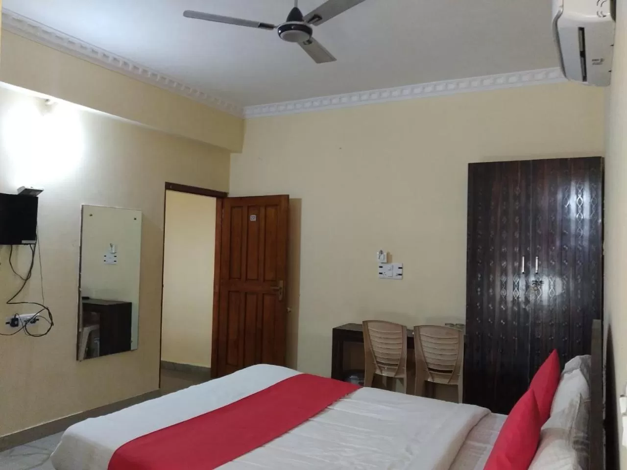 Bedroom in Srinivasa Residency