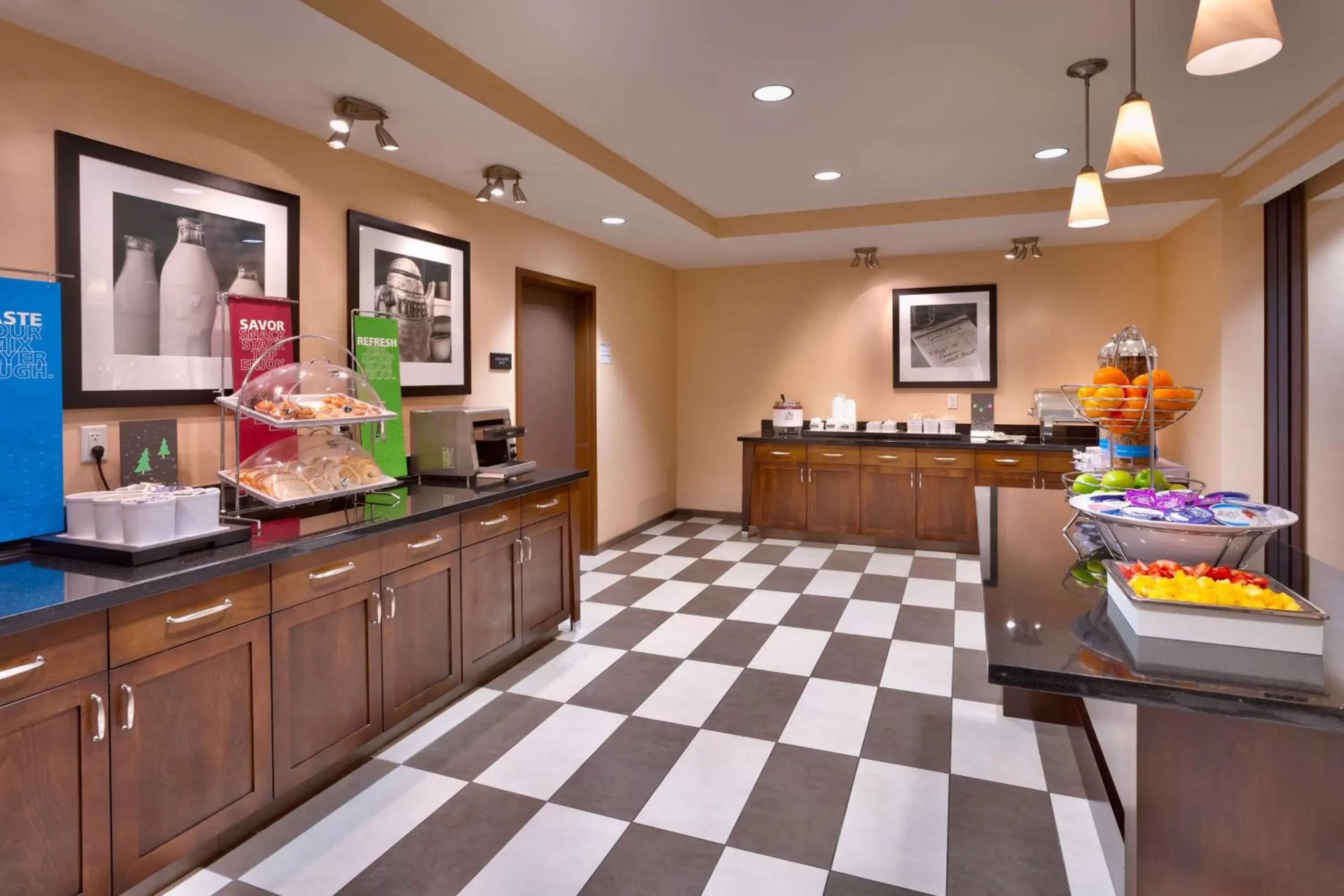 Dining area, Restaurant/Places to Eat in Hampton Inn Omaha/West Dodge Road, Old Mill