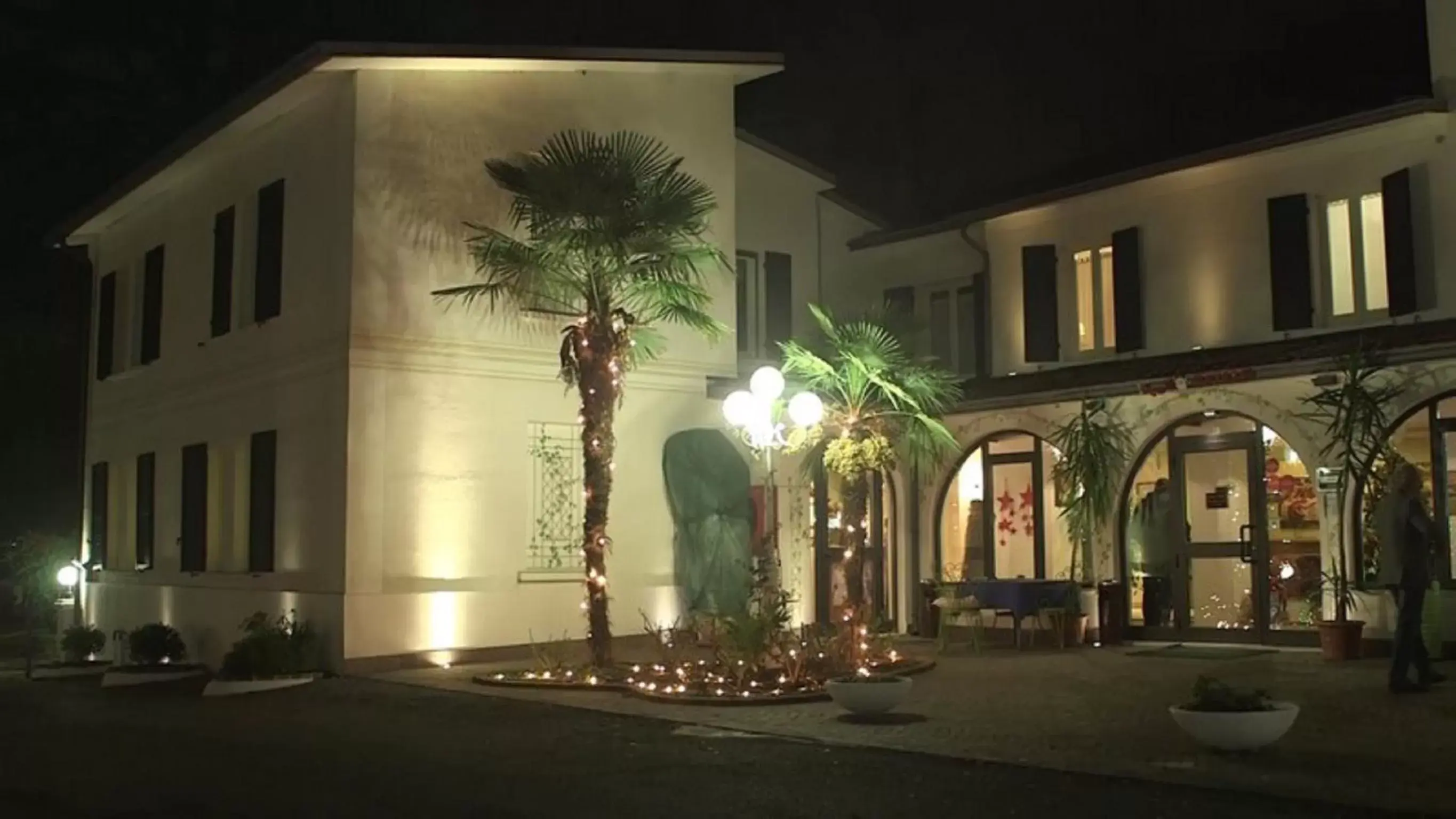 Facade/entrance, Property Building in Hotel Ristorante La Grotta