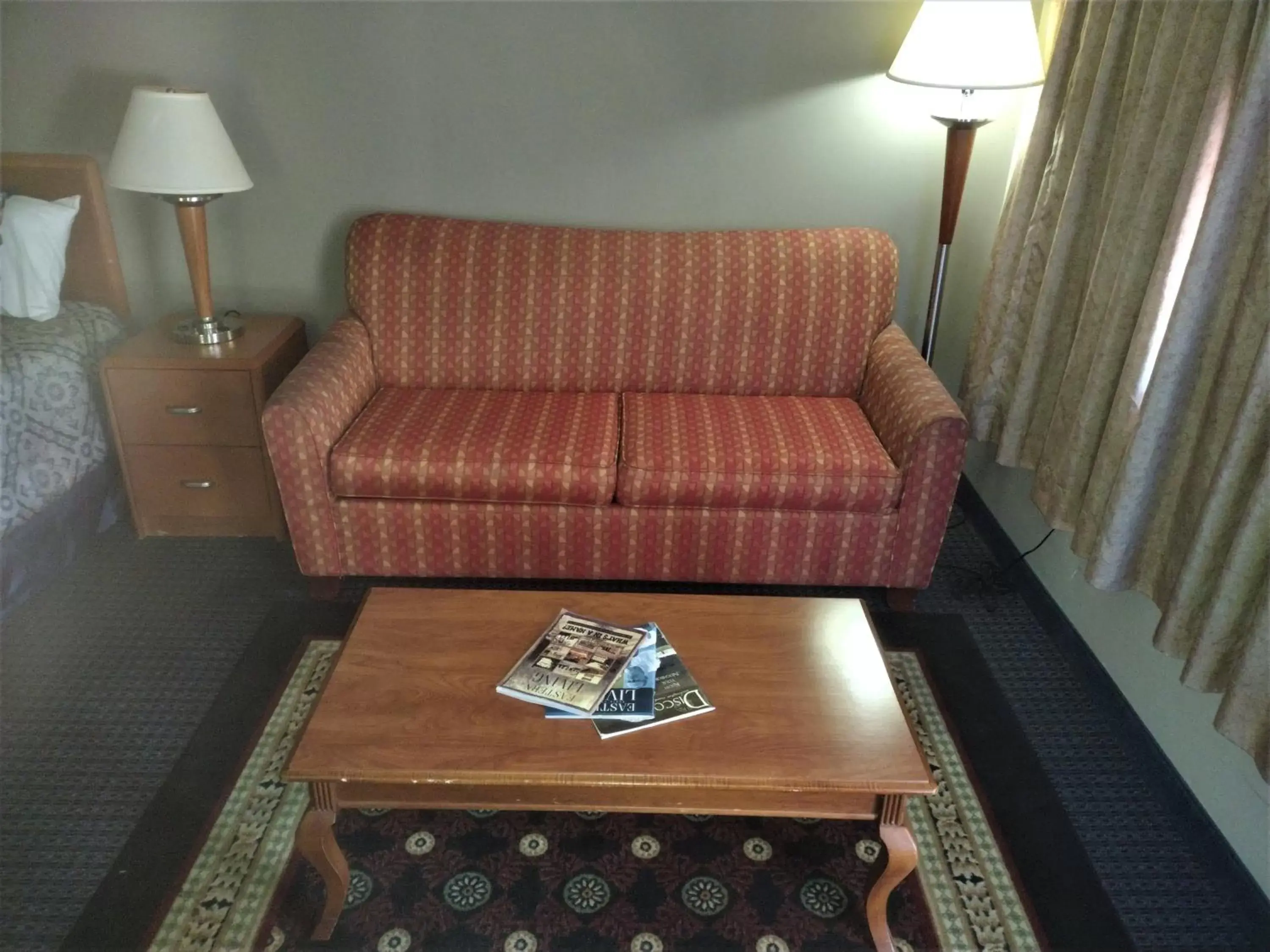 Seating Area in SPORTSMAN's INN - Call 252-793-3095