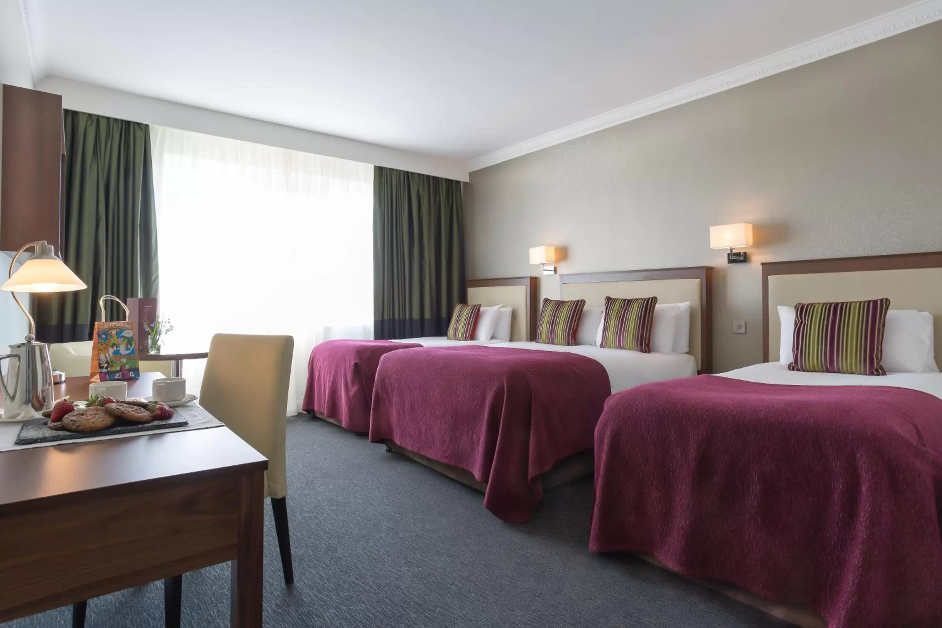 Photo of the whole room, Bed in Rochestown Park Hotel
