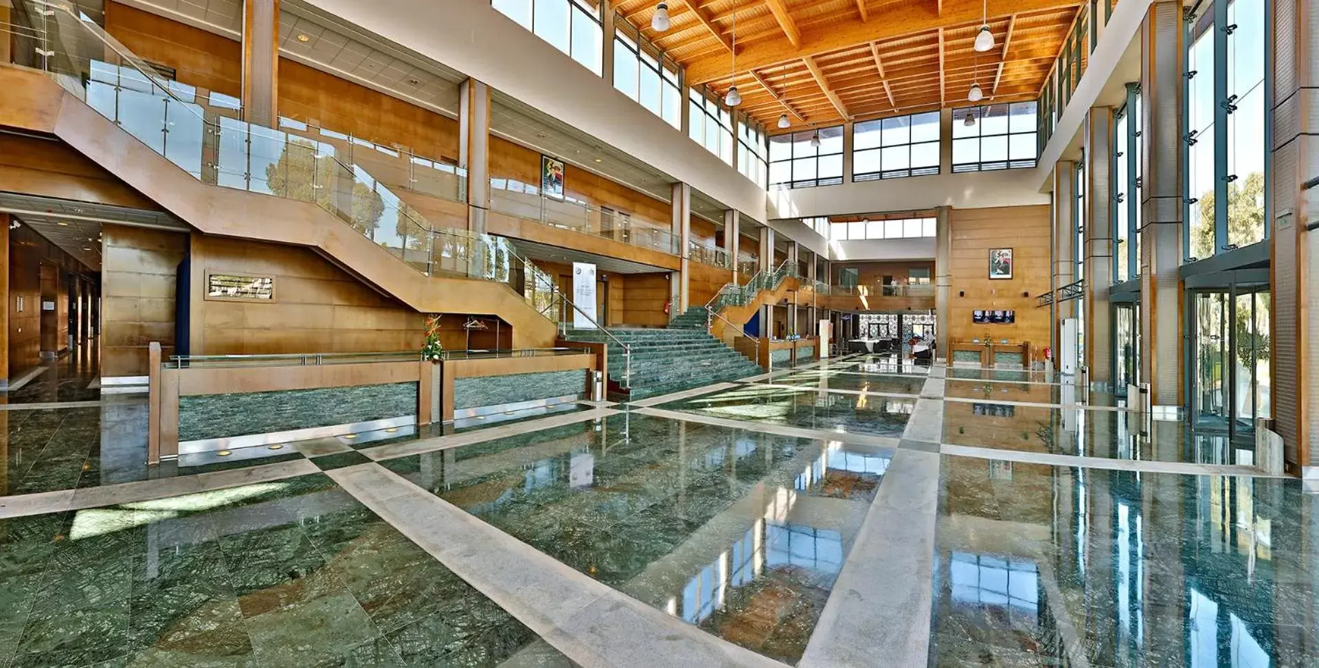 L' Amphitrite Palace Beach Resort & Spa L' Amphitrite Palace Beach Resort & Spa