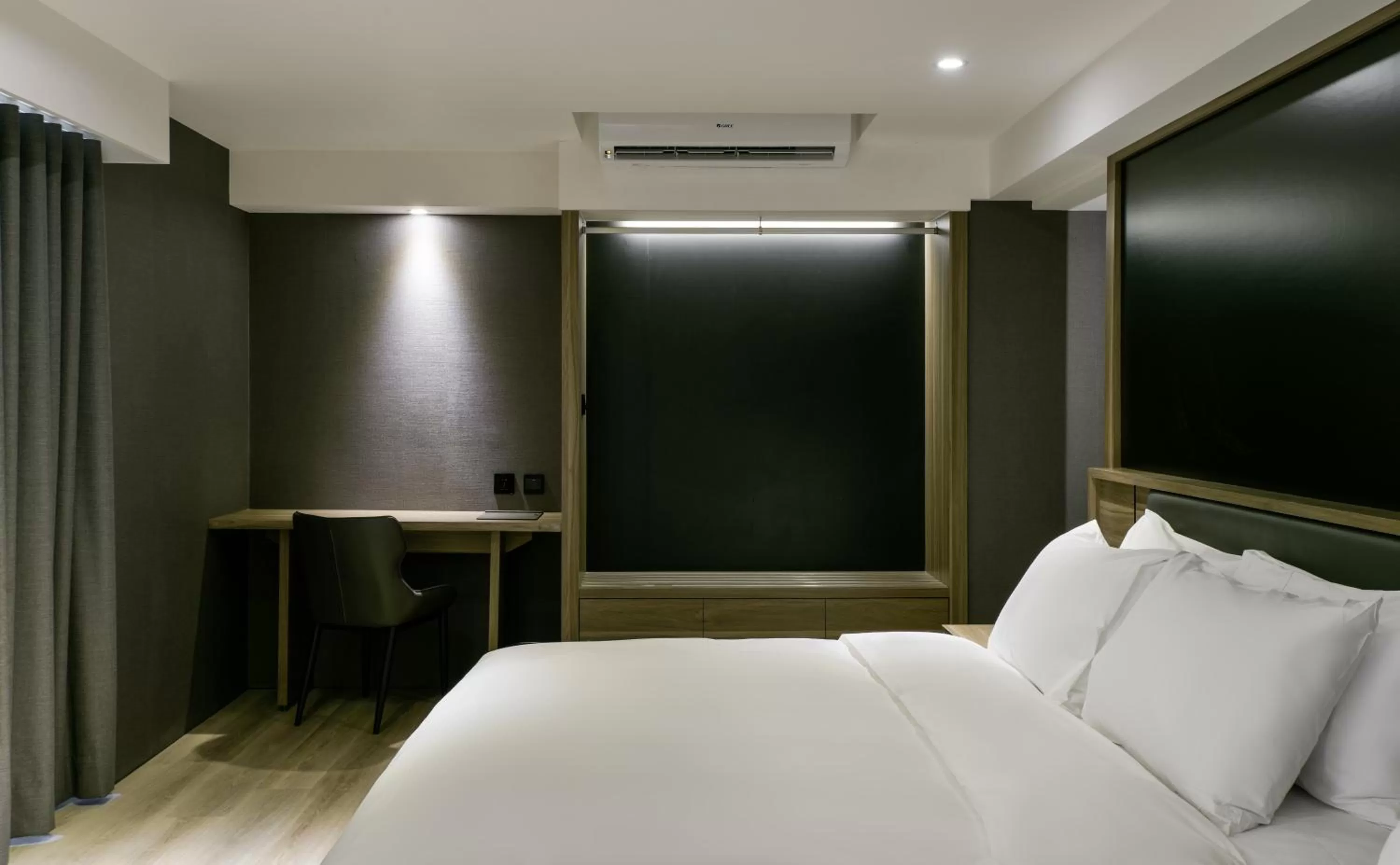 Bed in Autumn Willow Hotel