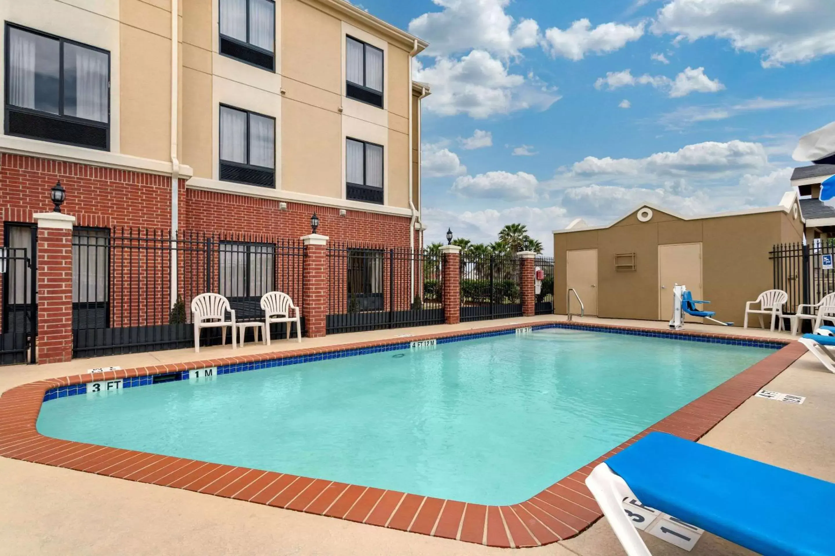 On site, Swimming Pool in Comfort Inn & Suites Port Arthur-Port Neches