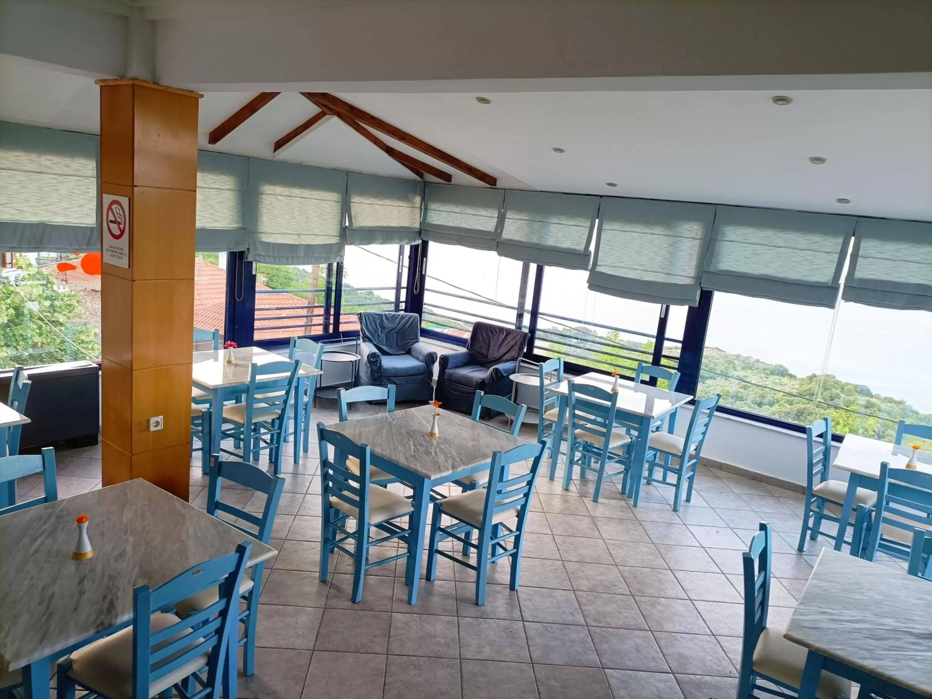 Restaurant/places to eat in Hotel Christina - Happy Days