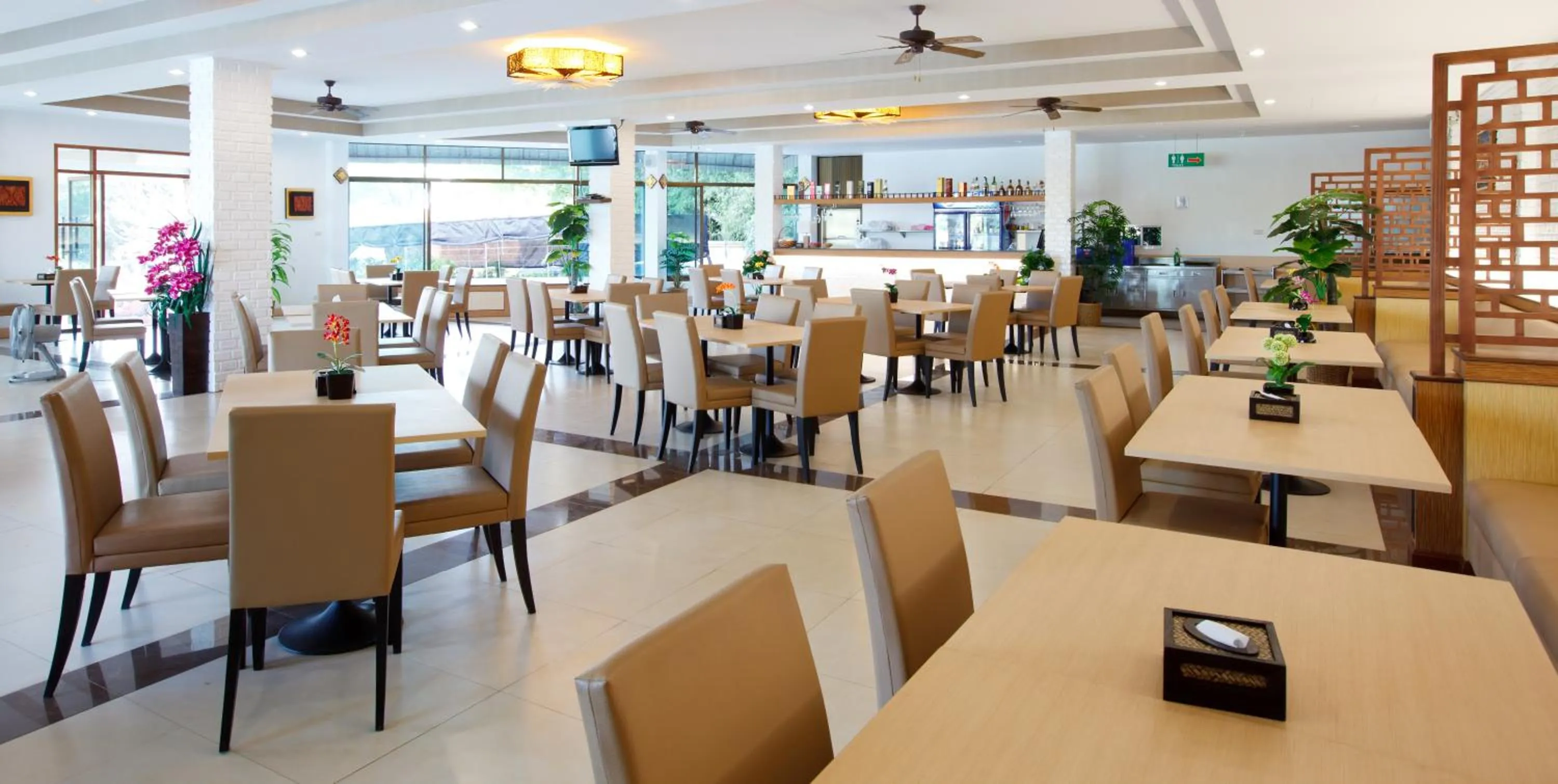 Restaurant/places to eat in Chawalun Resort