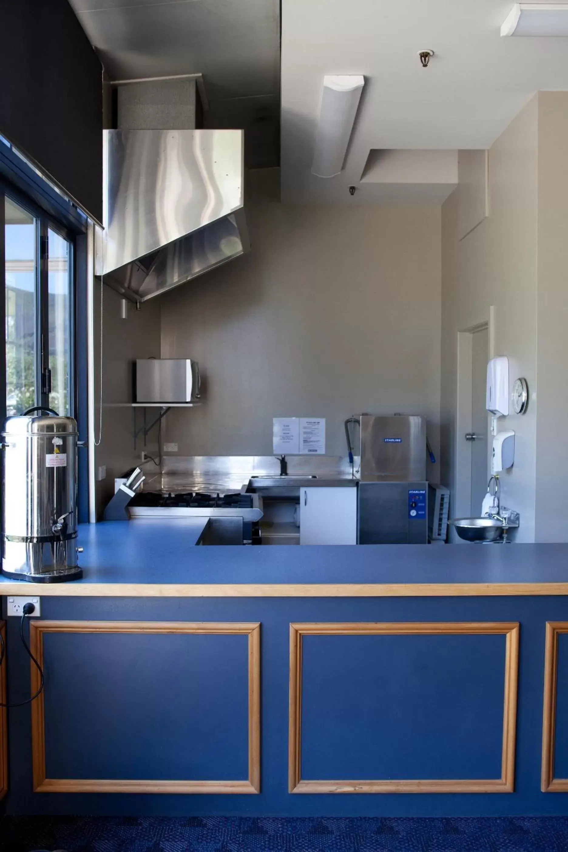 Kitchen or kitchenette, Kitchen/Kitchenette in Wanaka Hotel