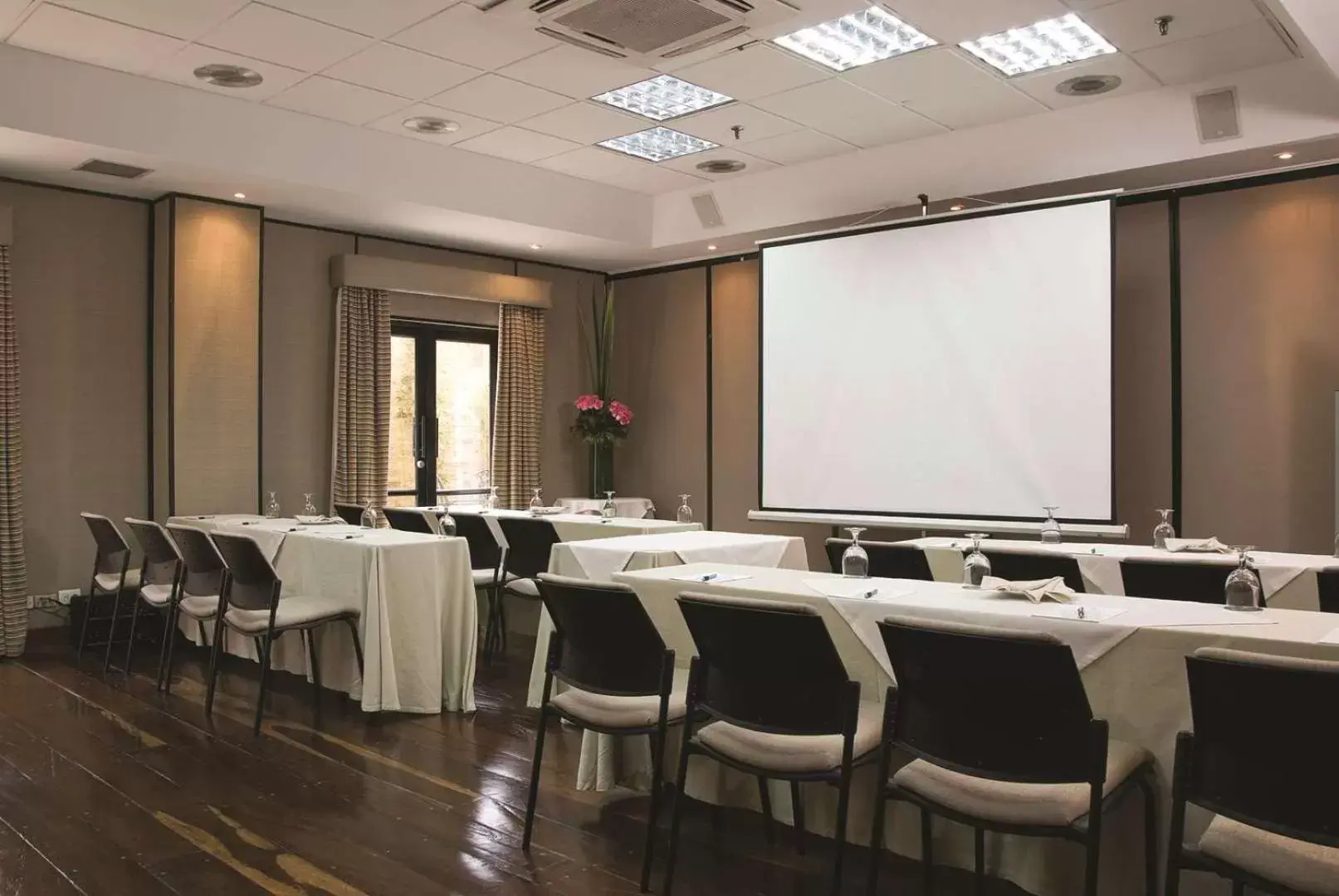 Meeting/conference room, Business Area/Conference Room in Embassy Suites by Hilton Bogotá - Rosales