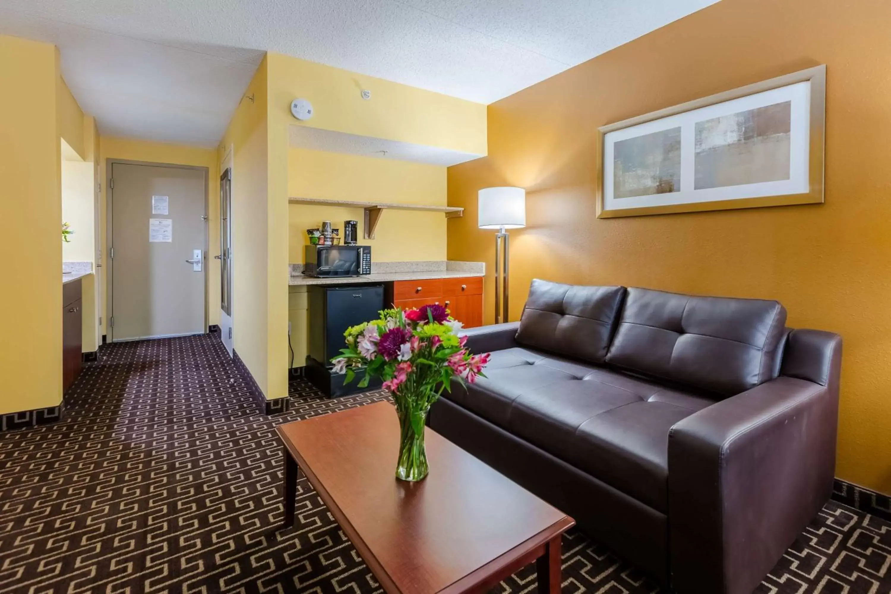 Photo of the whole room, Seating Area in Best Western Milton Inn