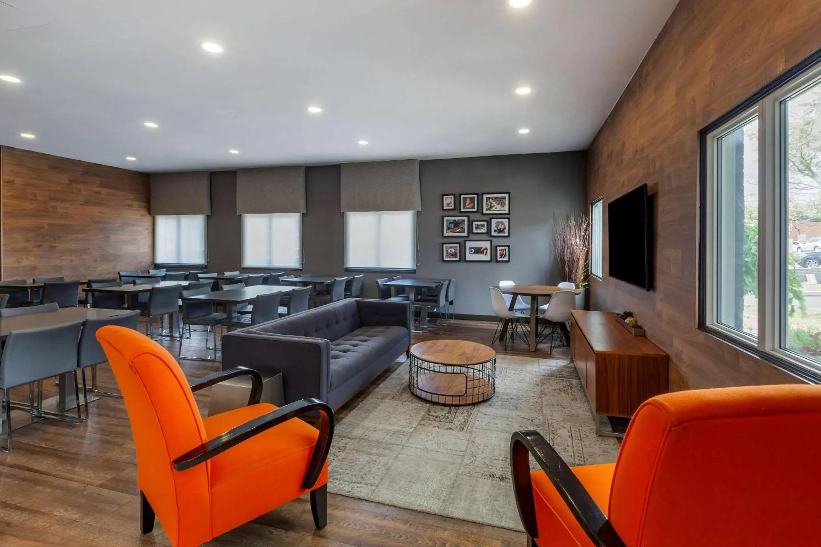 Lobby or reception, Seating Area in Quality Inn Airport West