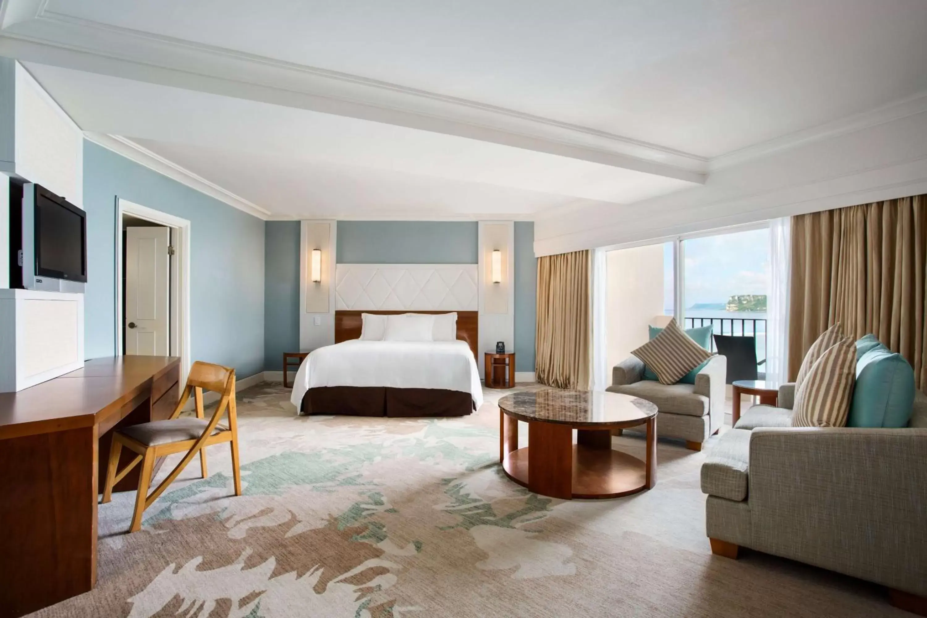 Bed in Hilton Guam Resort & Spa
