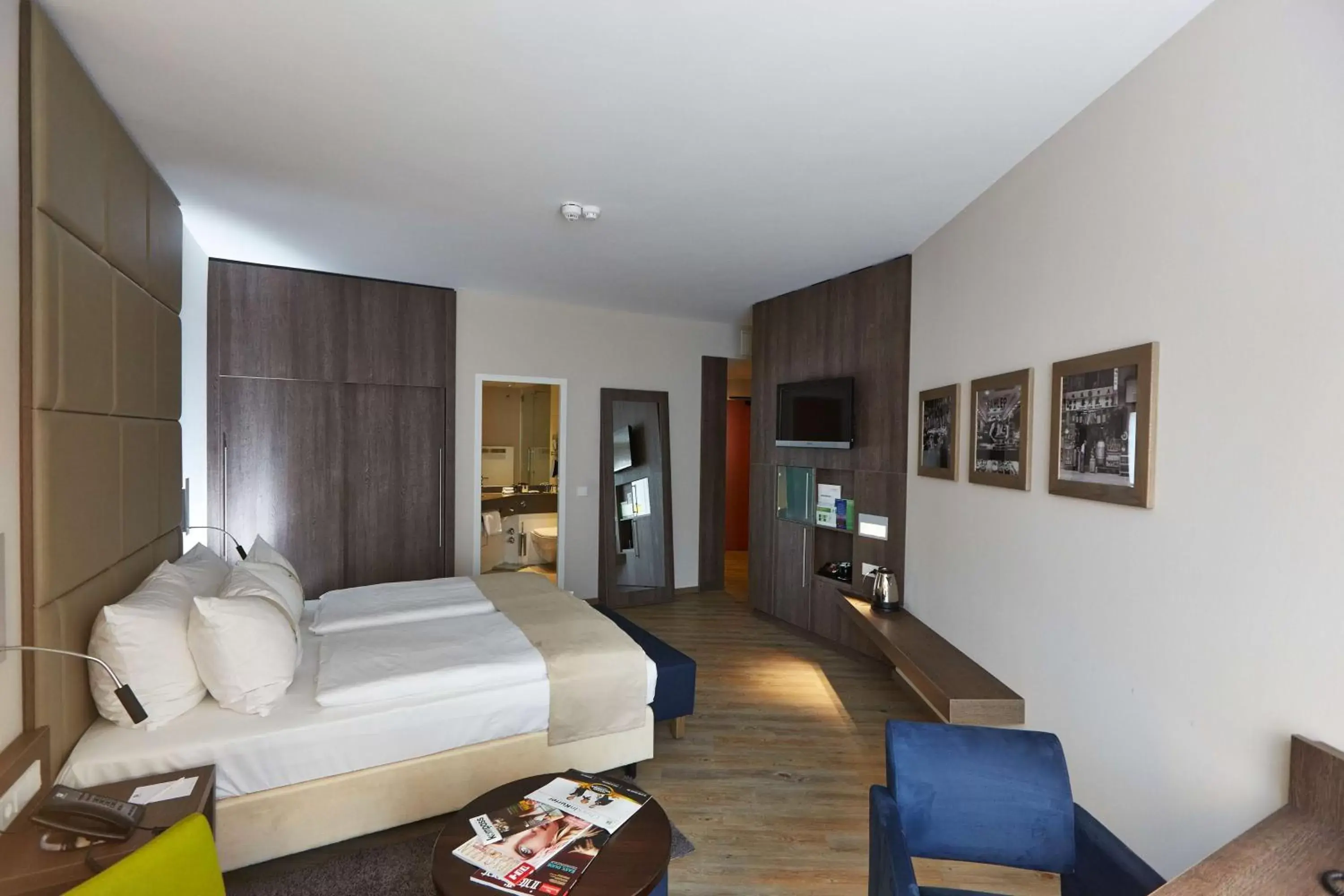 Bedroom in First Inn Hotel Zwickau