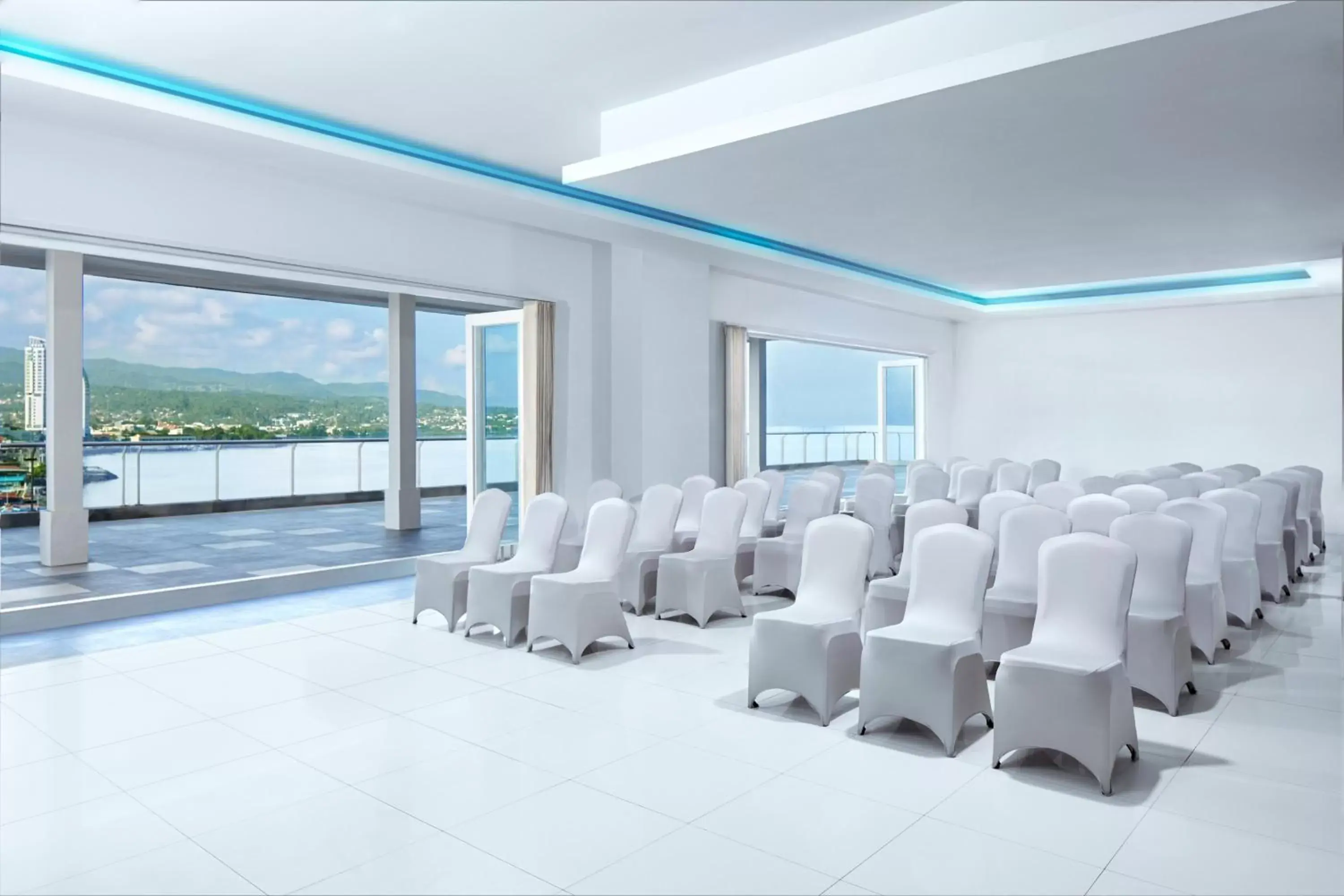 Meeting/conference room in Four Points by Sheraton Manado