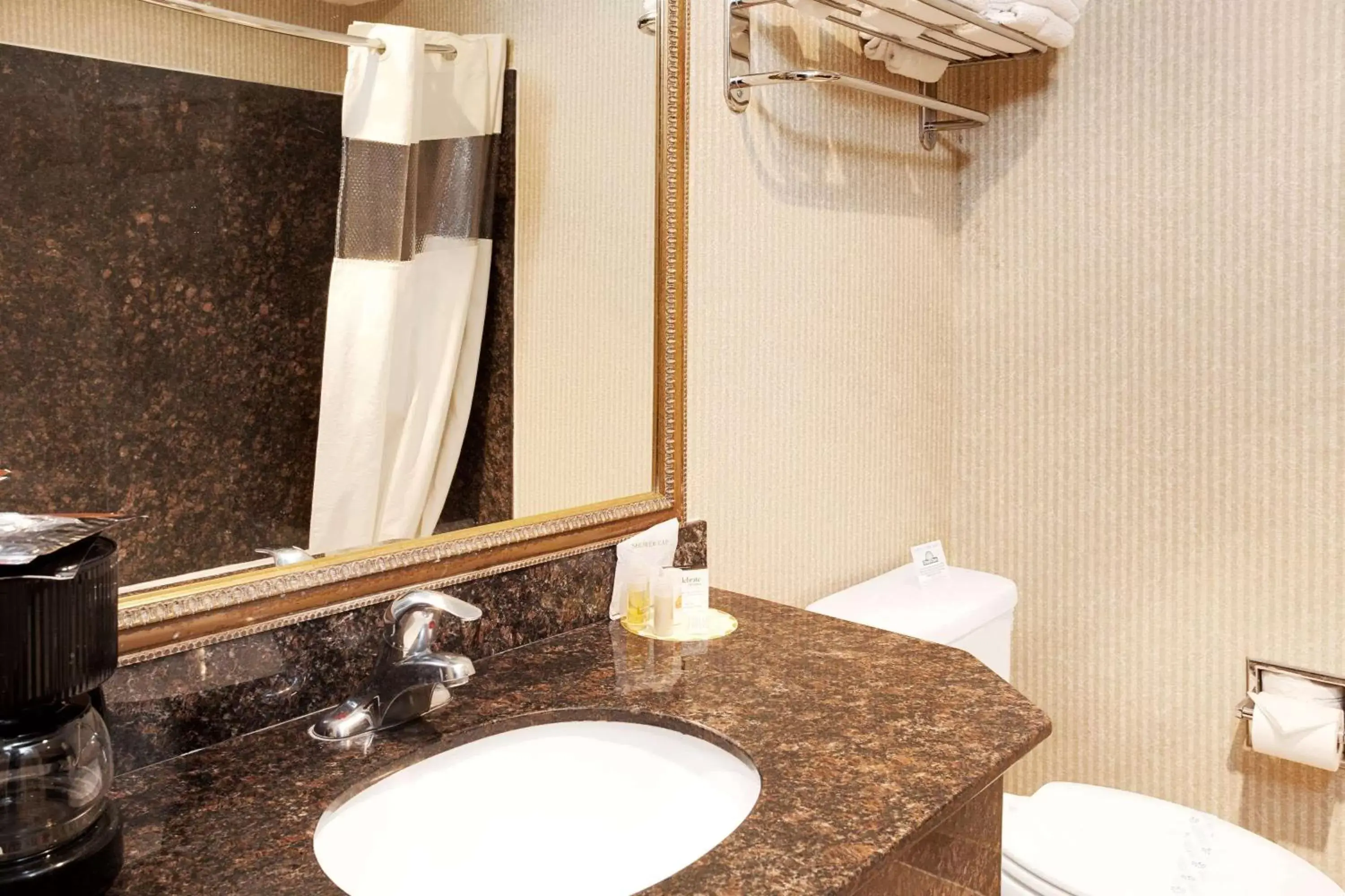 Bathroom in Days Inn & Suites by Wyndham Artesia