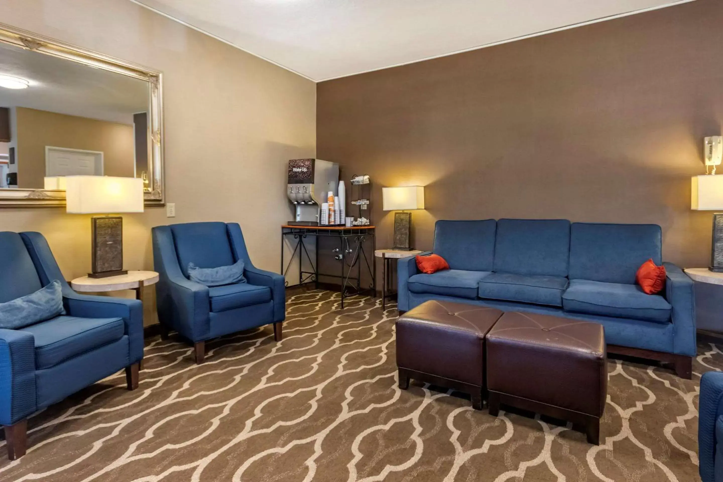 Lobby or reception, Seating Area in Comfort Inn Great Falls