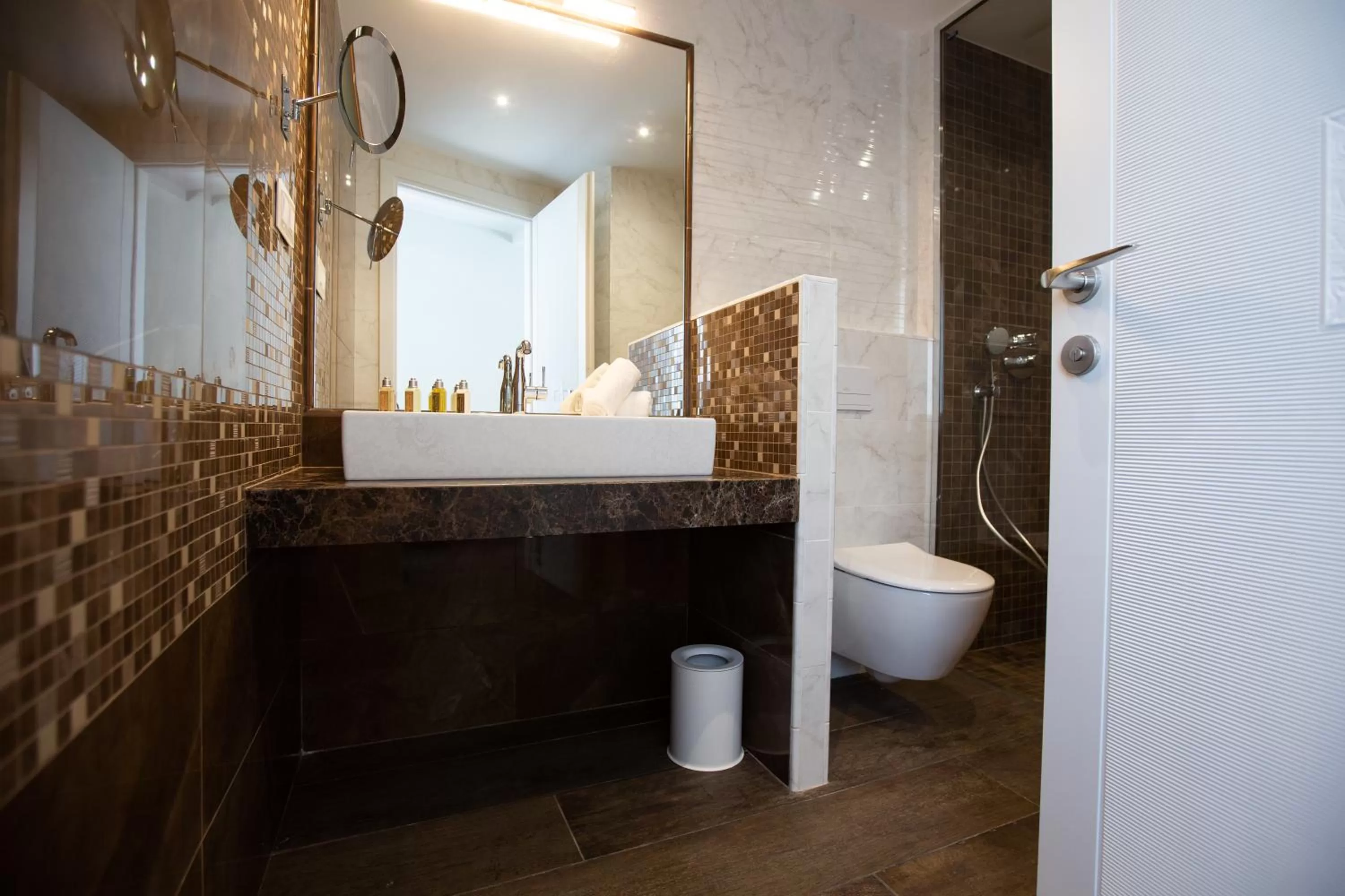 Toilet in Boutique Hotel Élke Spa Superior