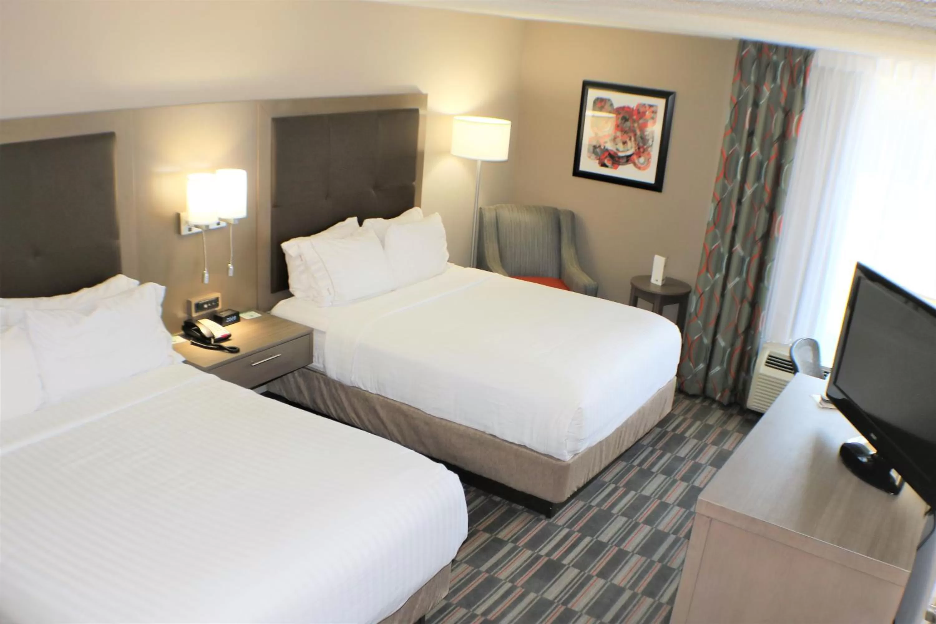 Photo of the whole room, Bed in Holiday Inn Express Woodstock-Shenandoah Valley by IHG