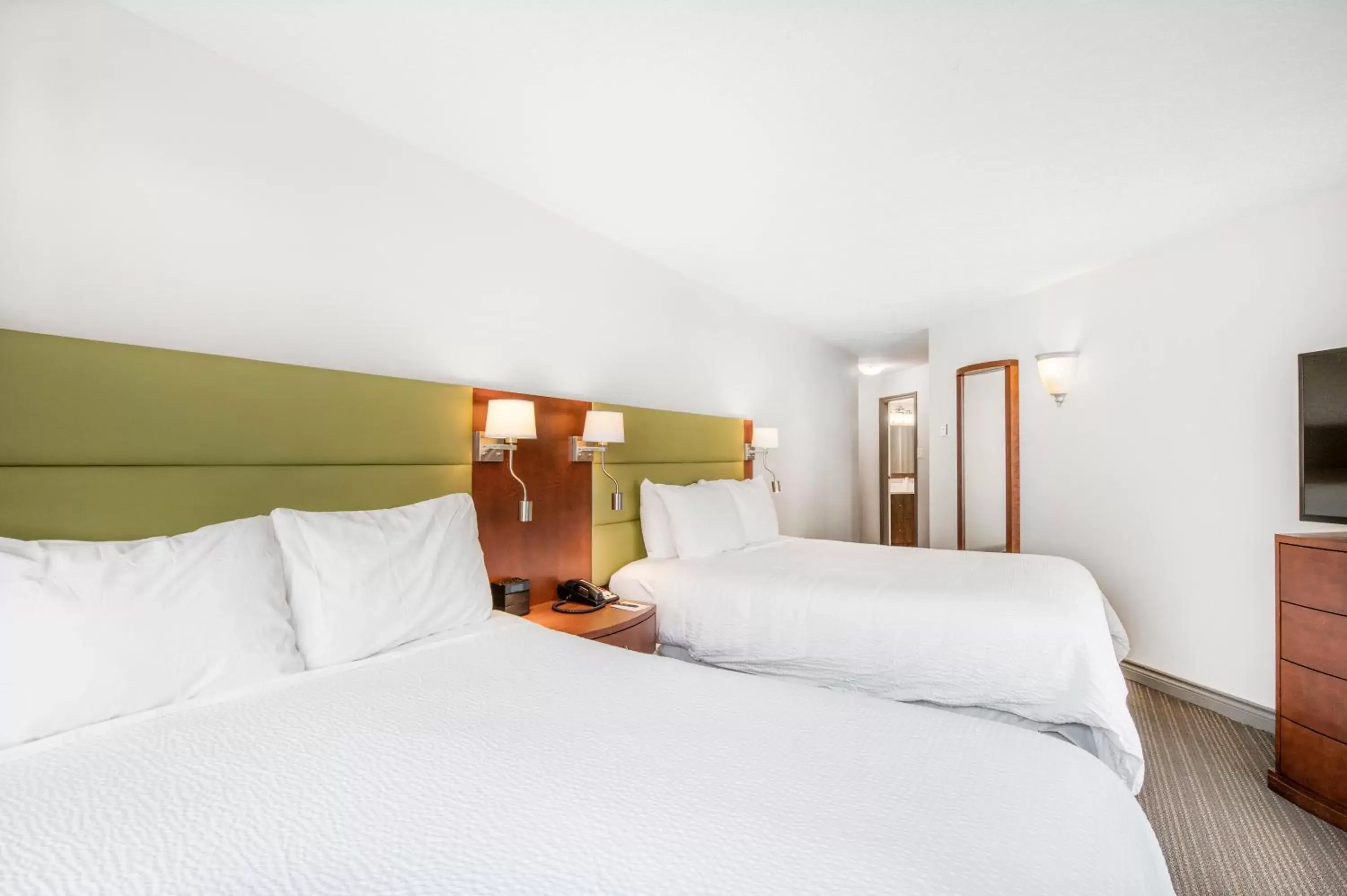 Bedroom, Bed in Victoria Regent Waterfront Hotel & Suites