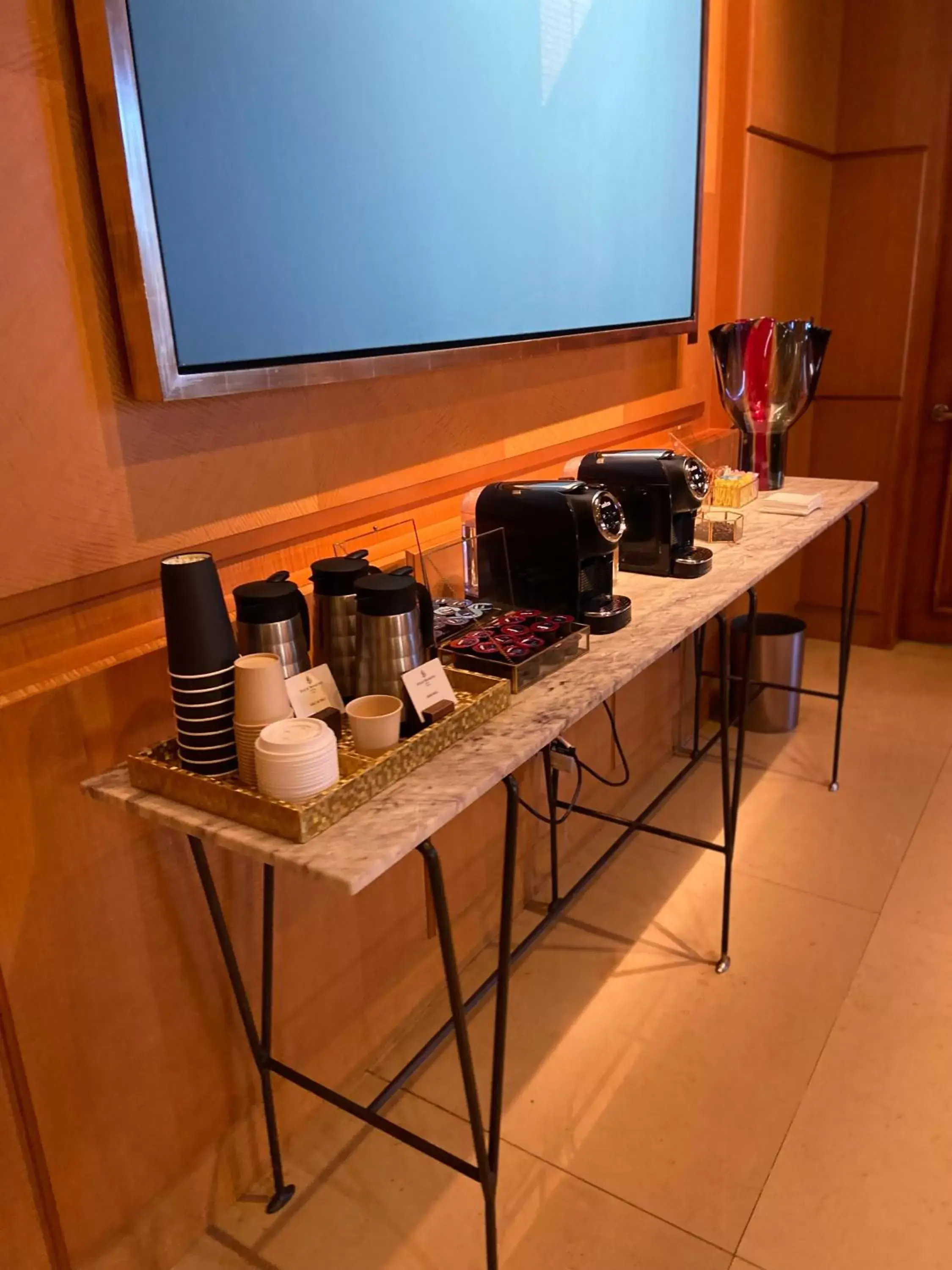 Coffee/tea facilities in Four Seasons Hotel Miami - Luxury Private Residences