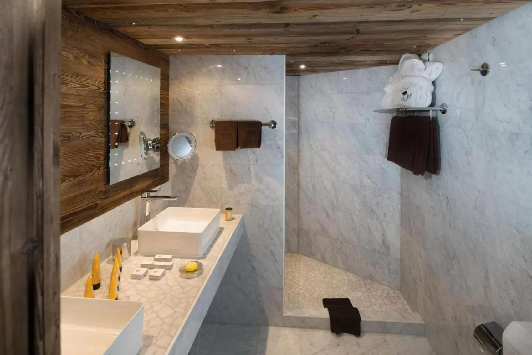 Bathroom in Hostellerie du Pas de l'Ours "Relais et Châteaux"