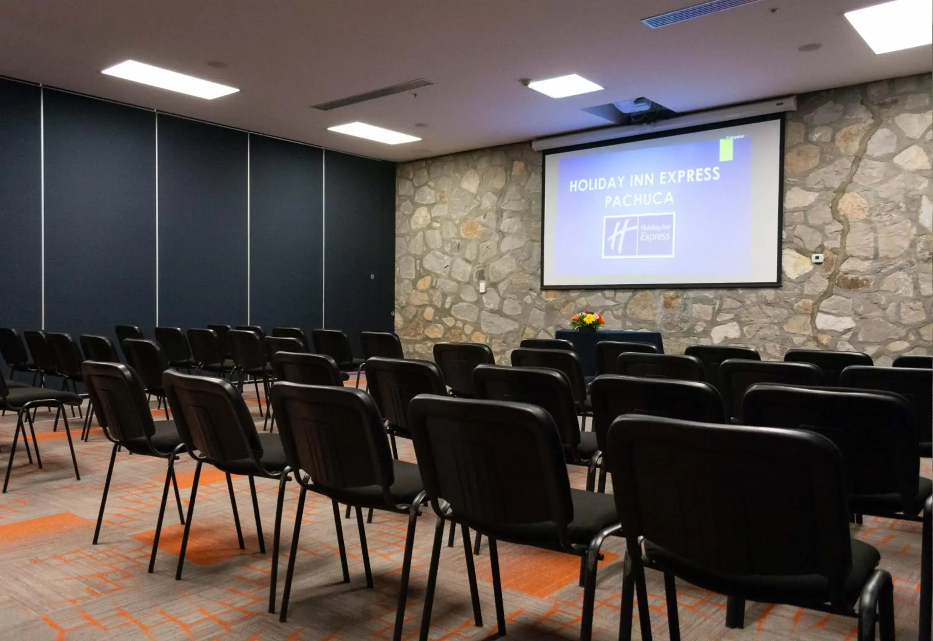 Meeting/conference room in Holiday Inn Express Pachuca, an IHG Hotel