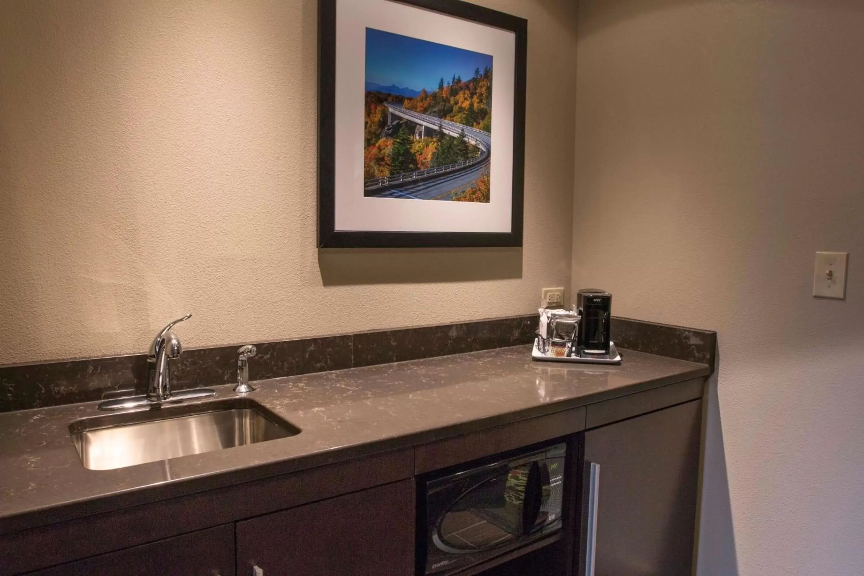 Kitchen or kitchenette, Kitchen/Kitchenette in Hampton Inn & Suites Boone, Nc