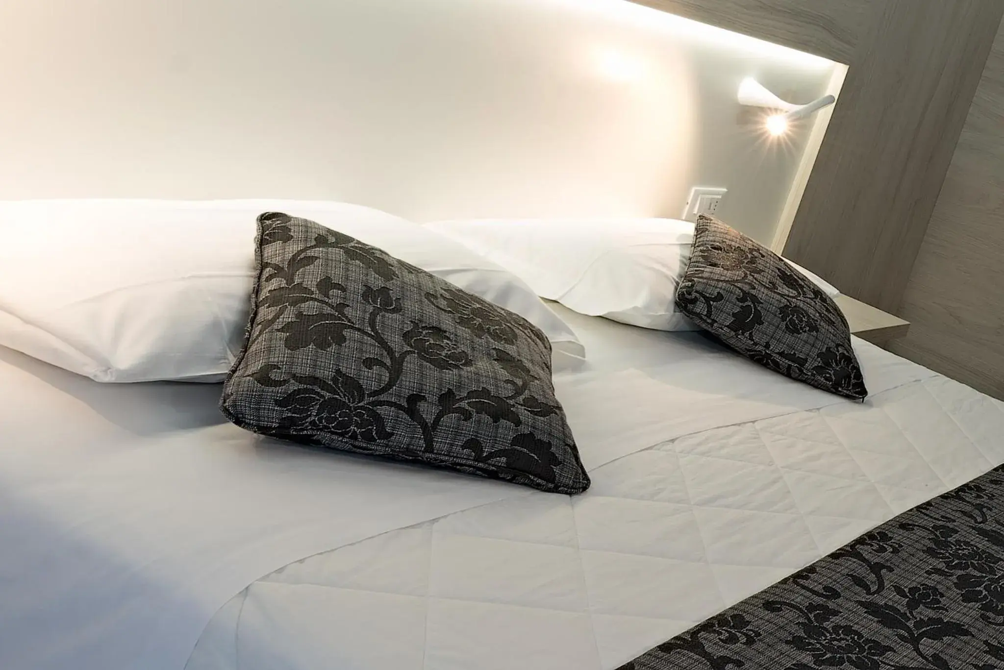 Bedroom, Bed in Hotel il Delfino