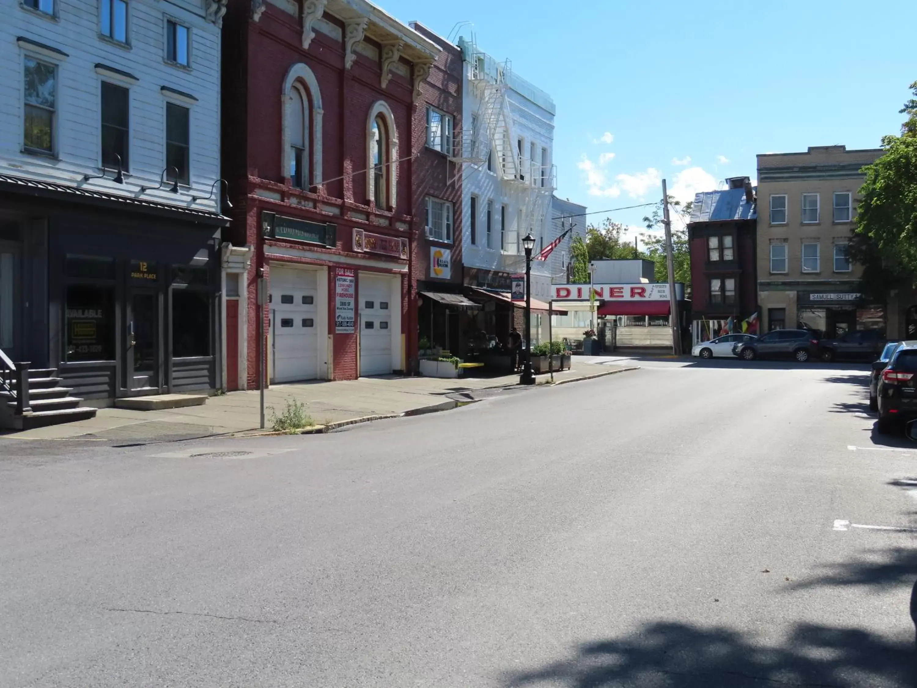 Property building in St Charles Hotel Downtown Hudson