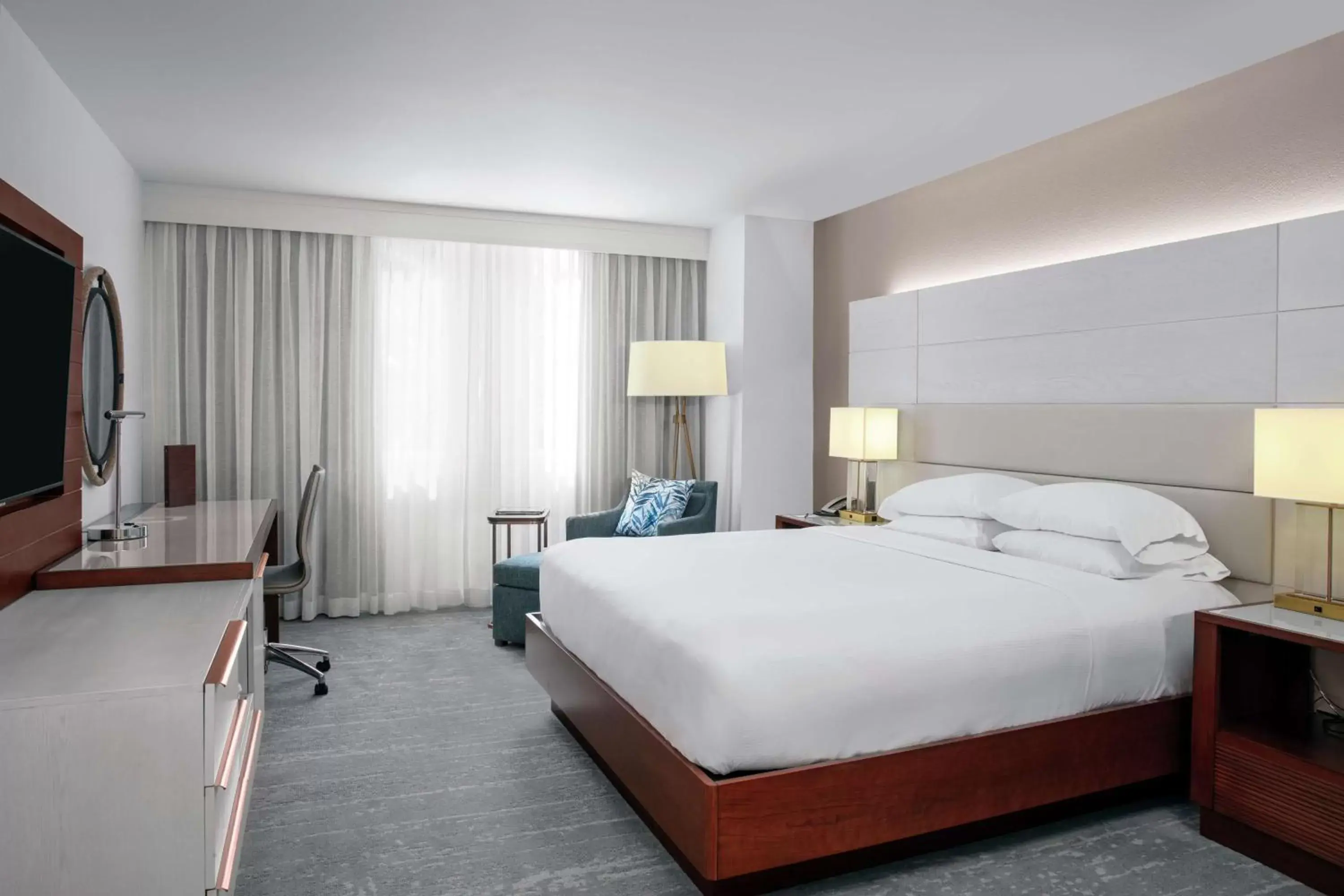 Bedroom, Bed in DoubleTree by Hilton Hotel Deerfield Beach - Boca Raton