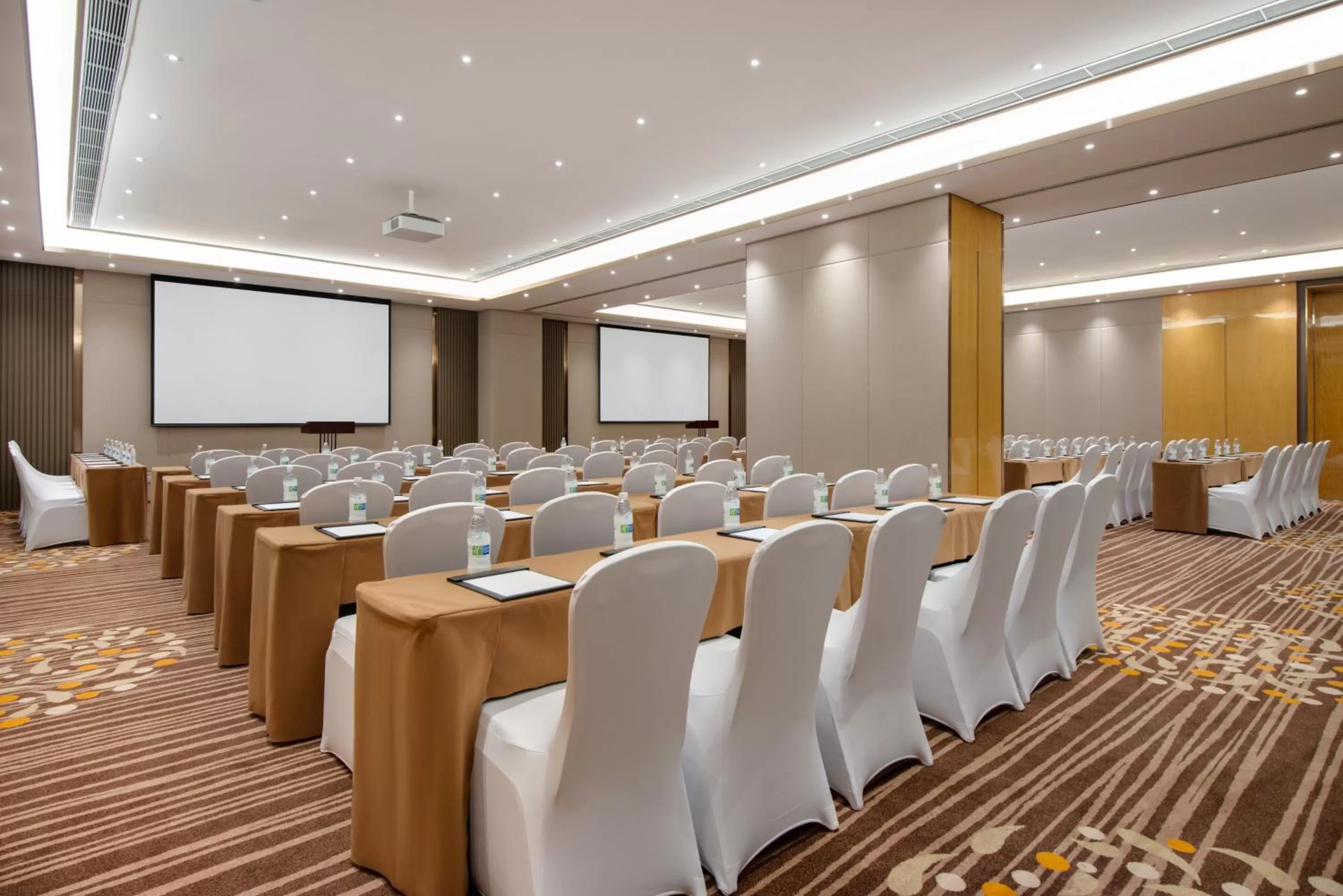 Meeting/conference room in Holiday Inn Express Chengdu Gulou-Tianfu Square Chunxi Road Branch