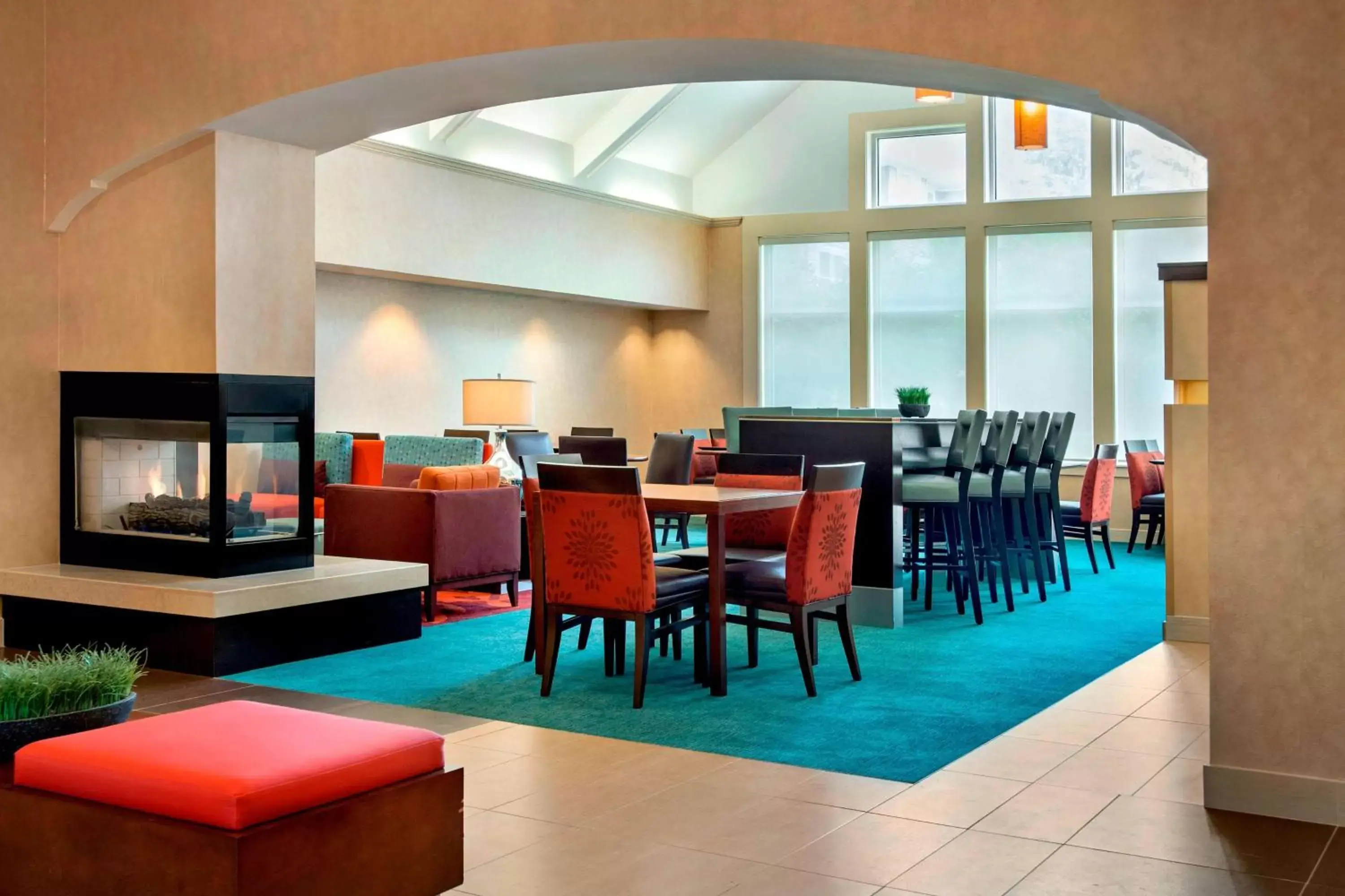 Lounge or bar in Sonesta ES Suites Allentown Bethlehem Airport
