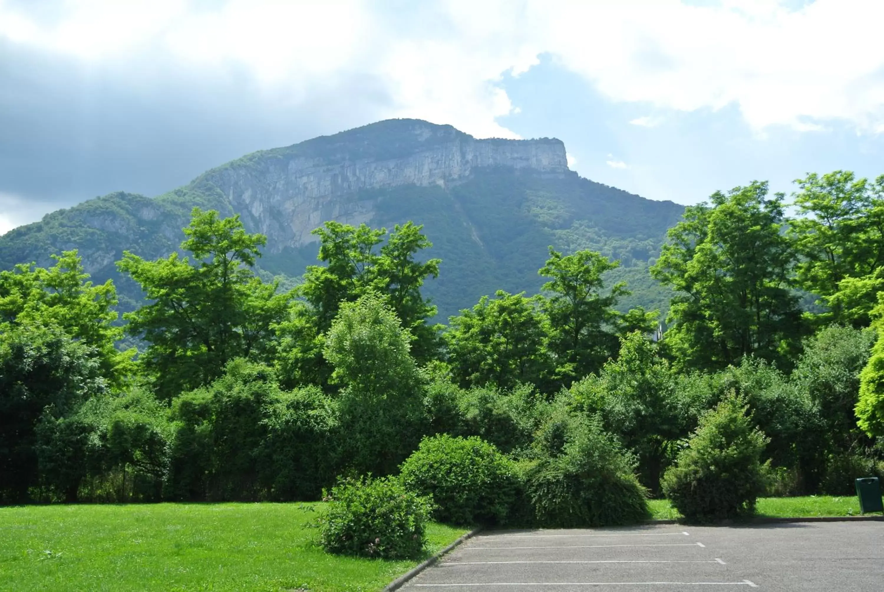 Mountain view, Garden in ibis budget Grenoble Voreppe