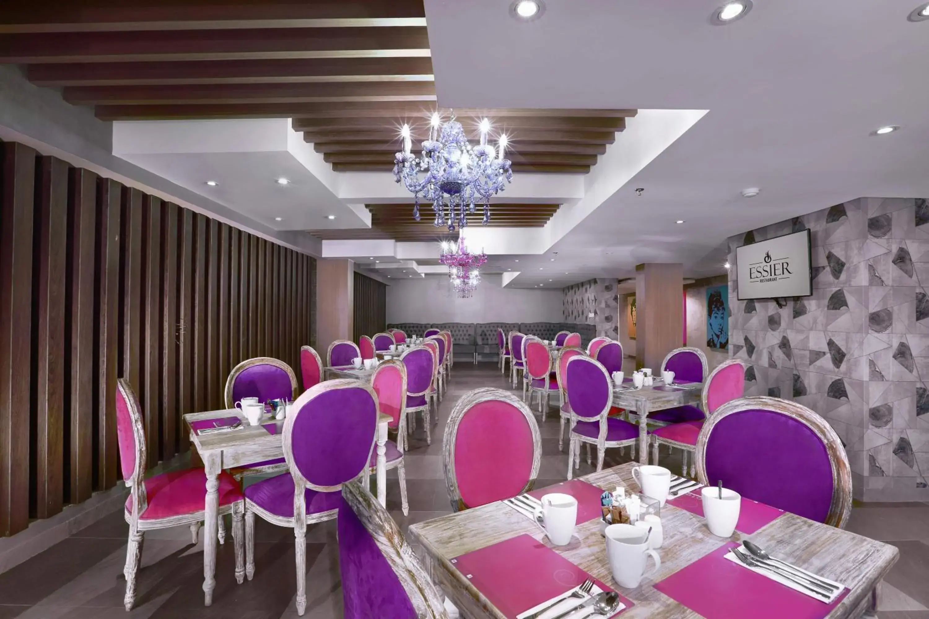 Restaurant/Places to Eat in The Vasini Hotel