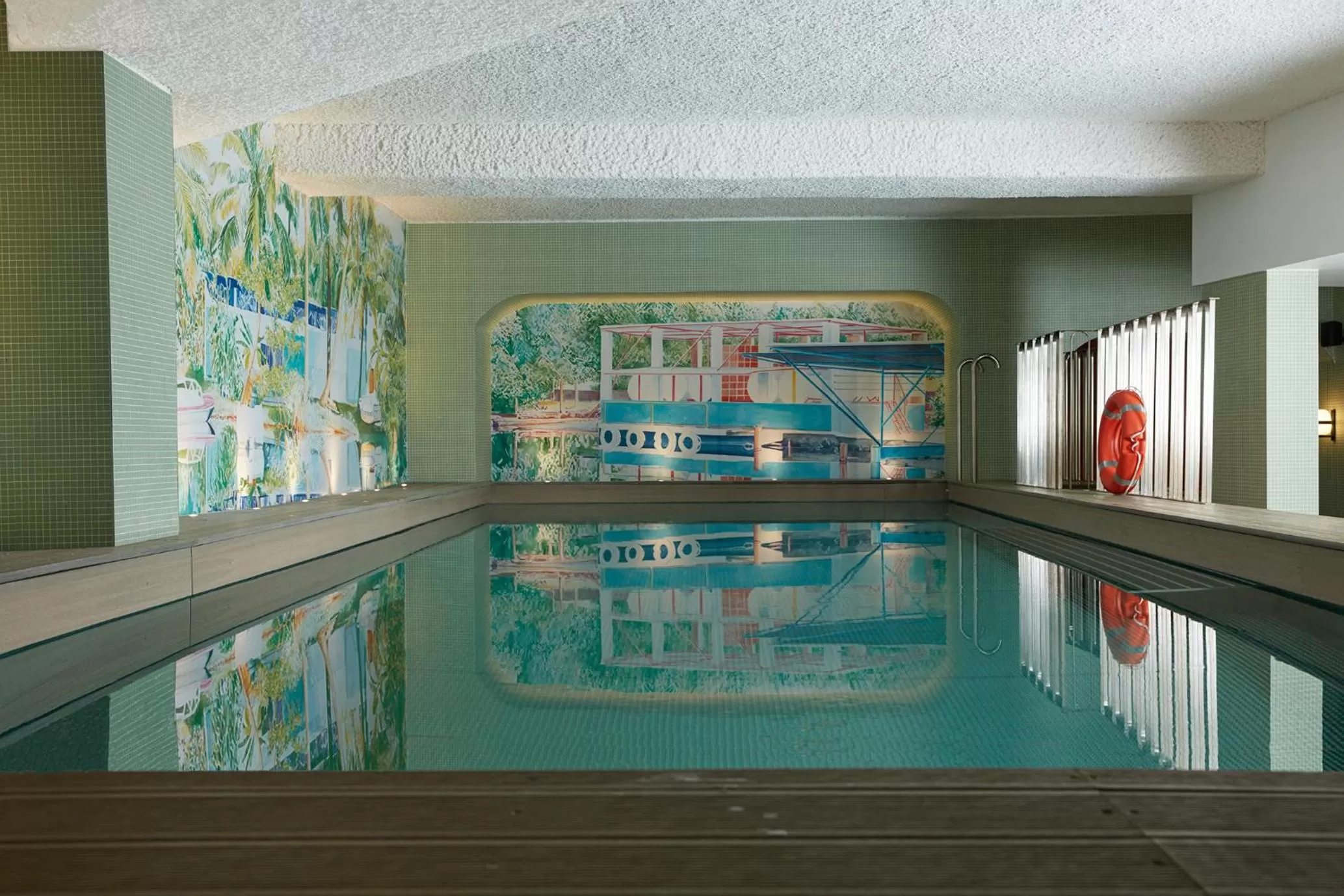 Swimming pool in Drawing House