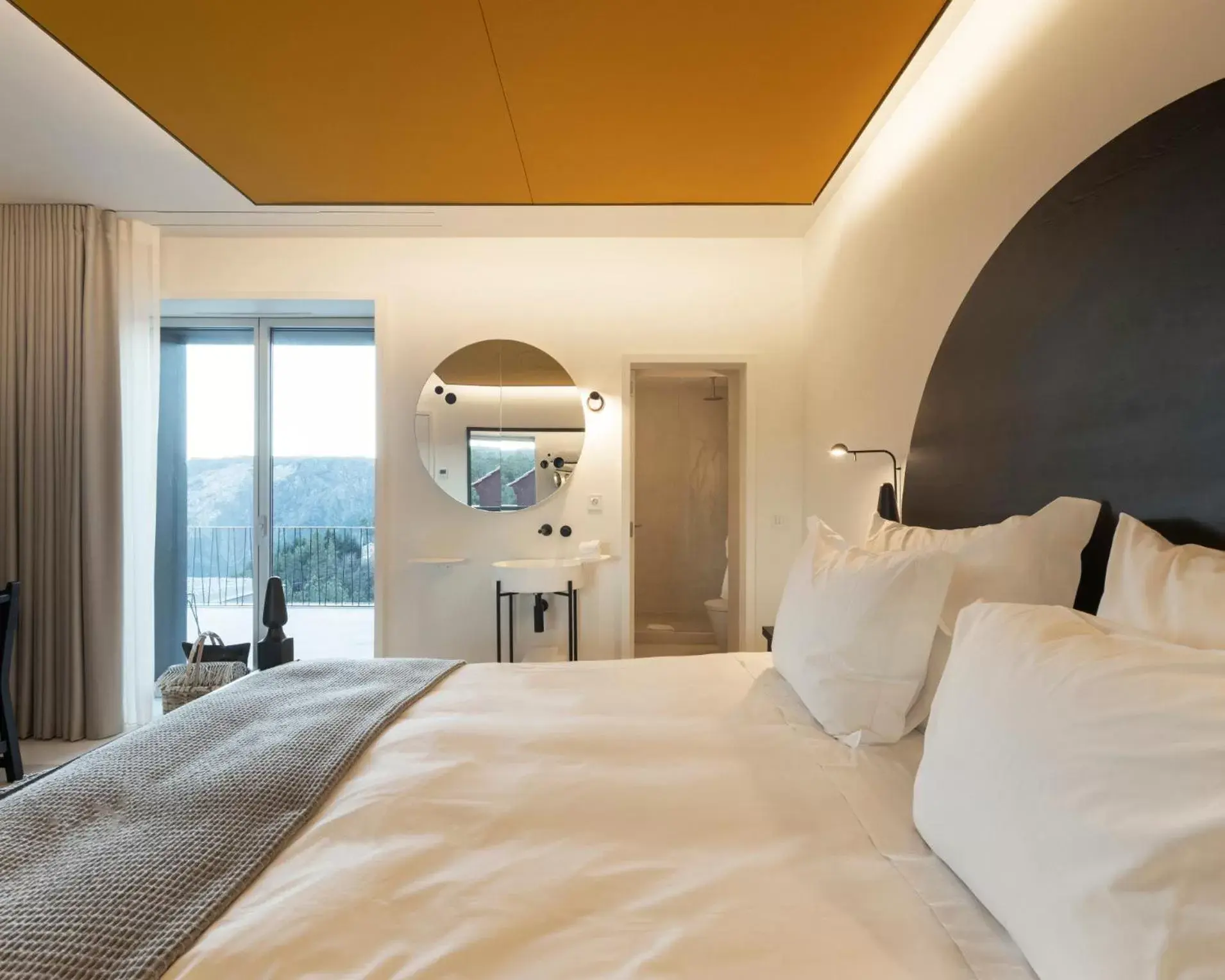 Deluxe Double Room with Balcony and Mountain View in Casa de São Lourenço - Burel Mountain Hotels