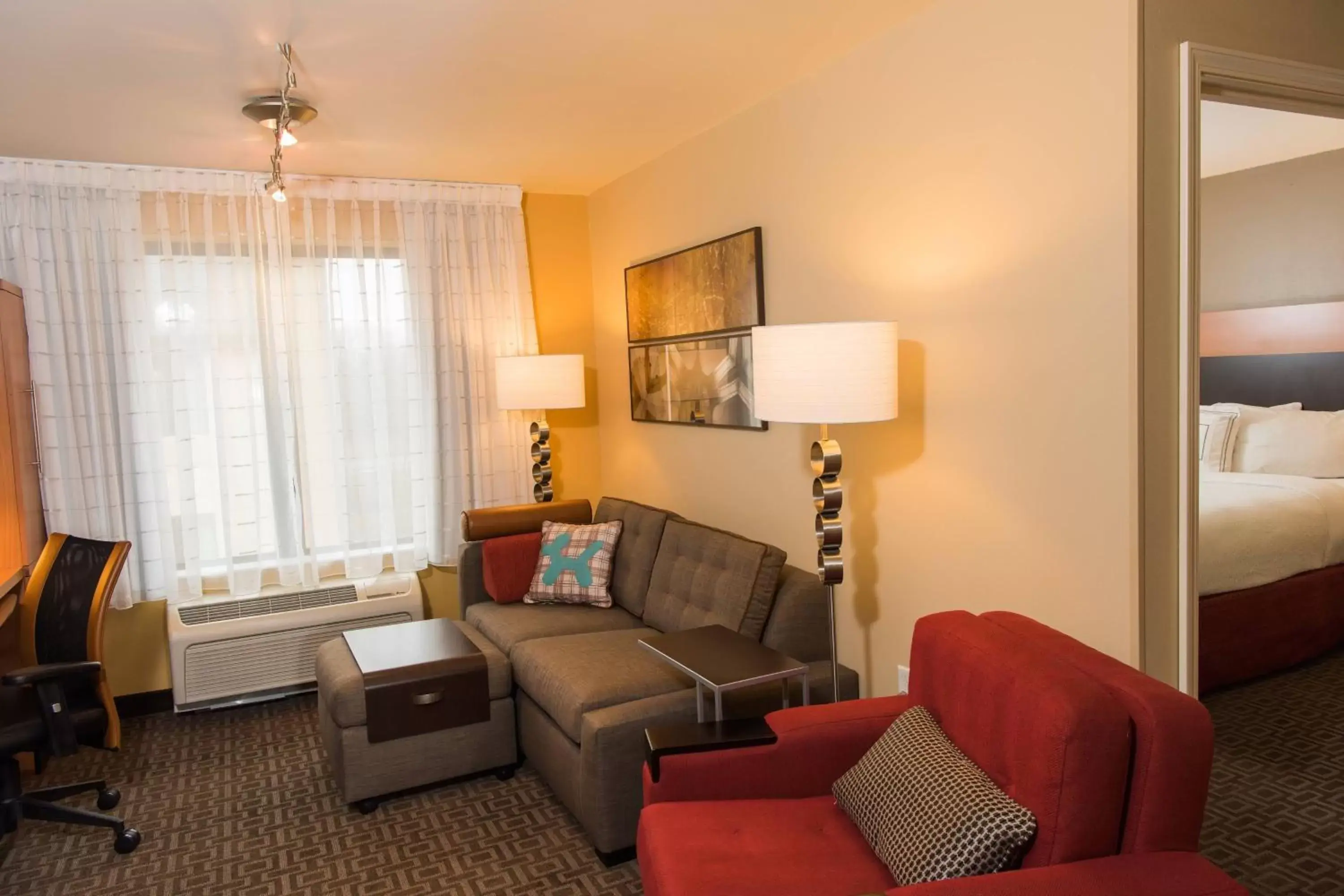 Bedroom, Seating Area in TownePlace Suites by Marriott Erie