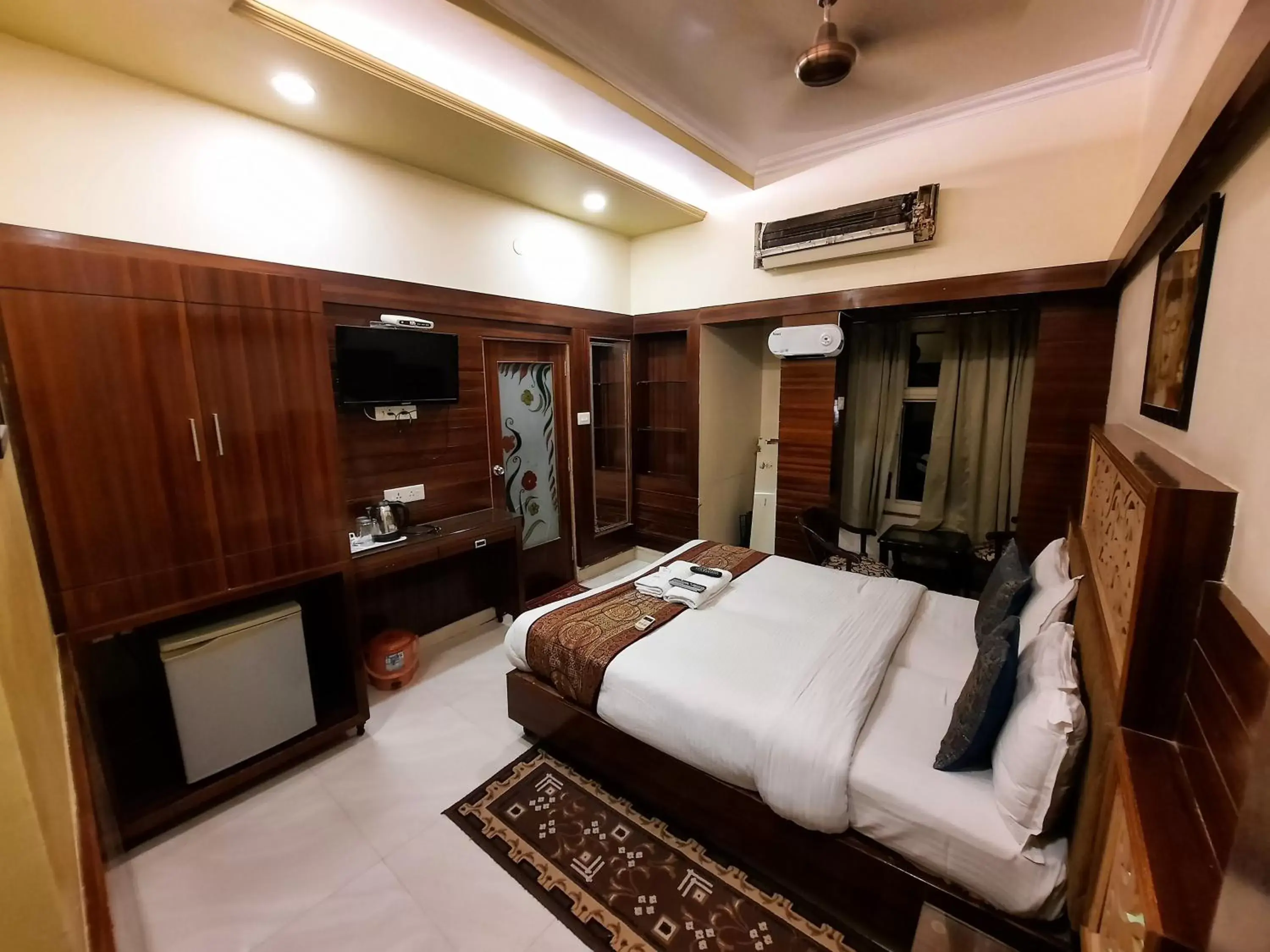Photo of the whole room in Hotel Temple On Ganges