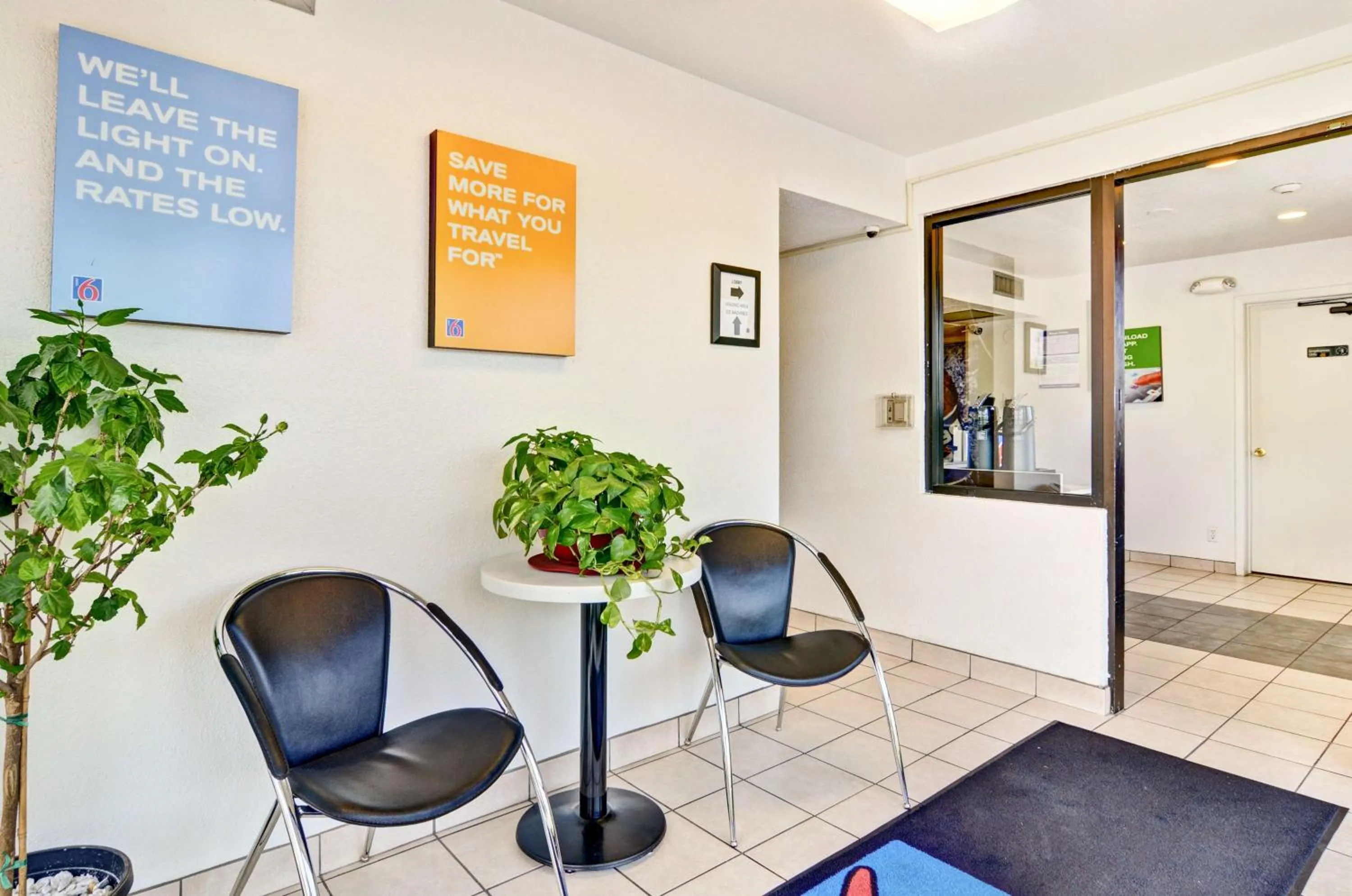 Lobby or reception in Motel 6-Pittsburgh, PA - Crafton