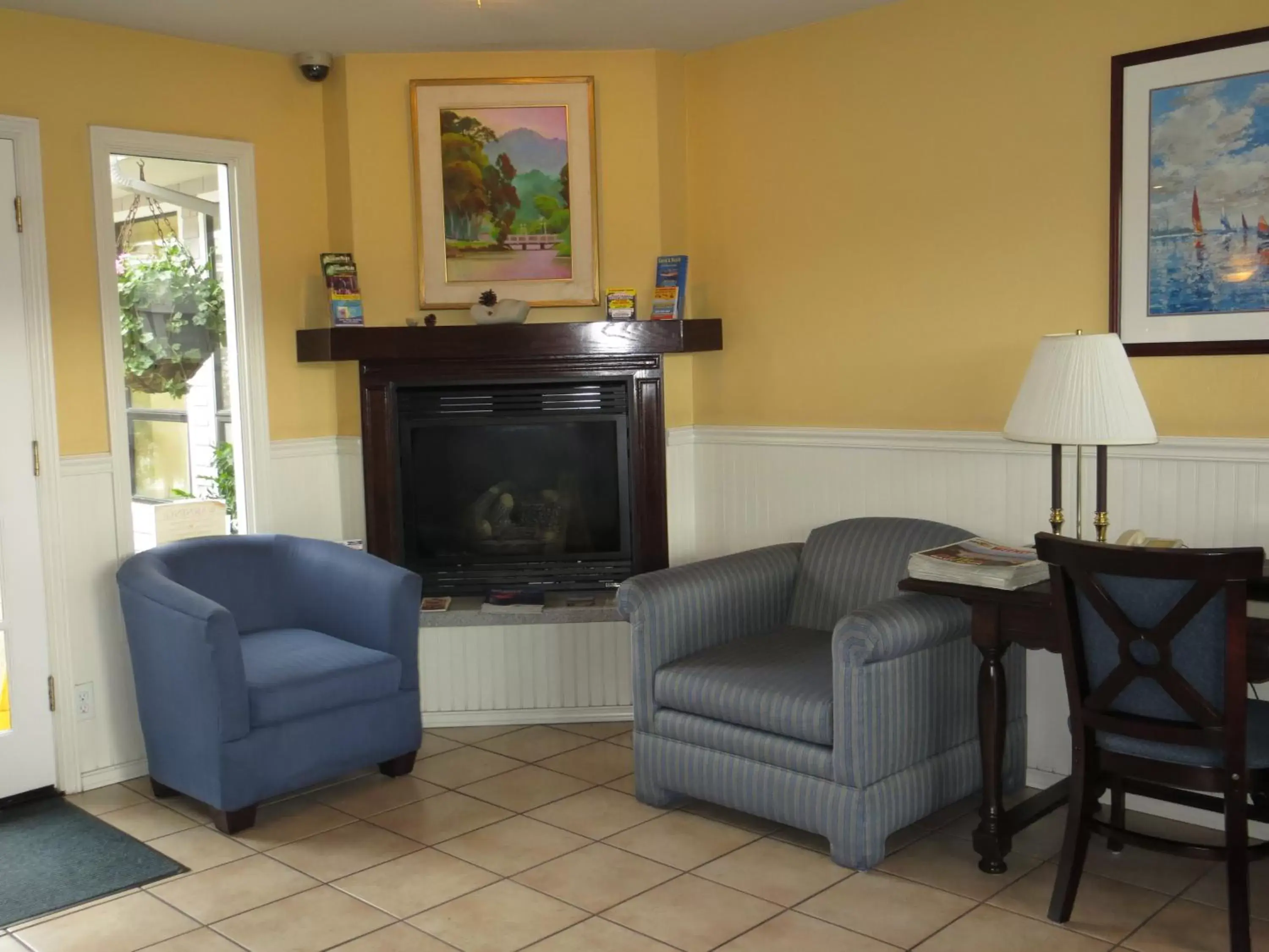 Seating Area in Monterey Bay Lodge