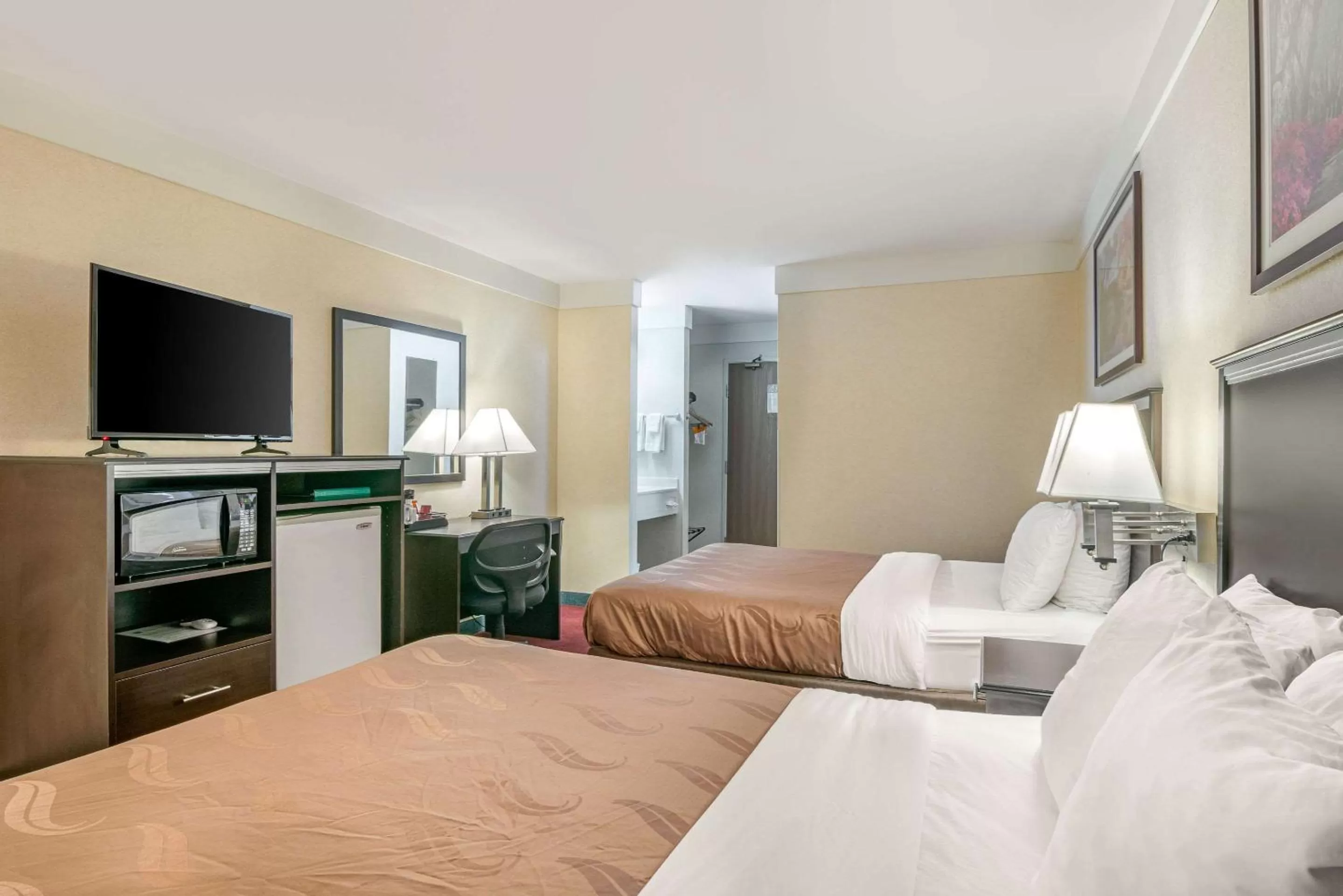 Photo of the whole room, Bed in Quality Inn Bend North