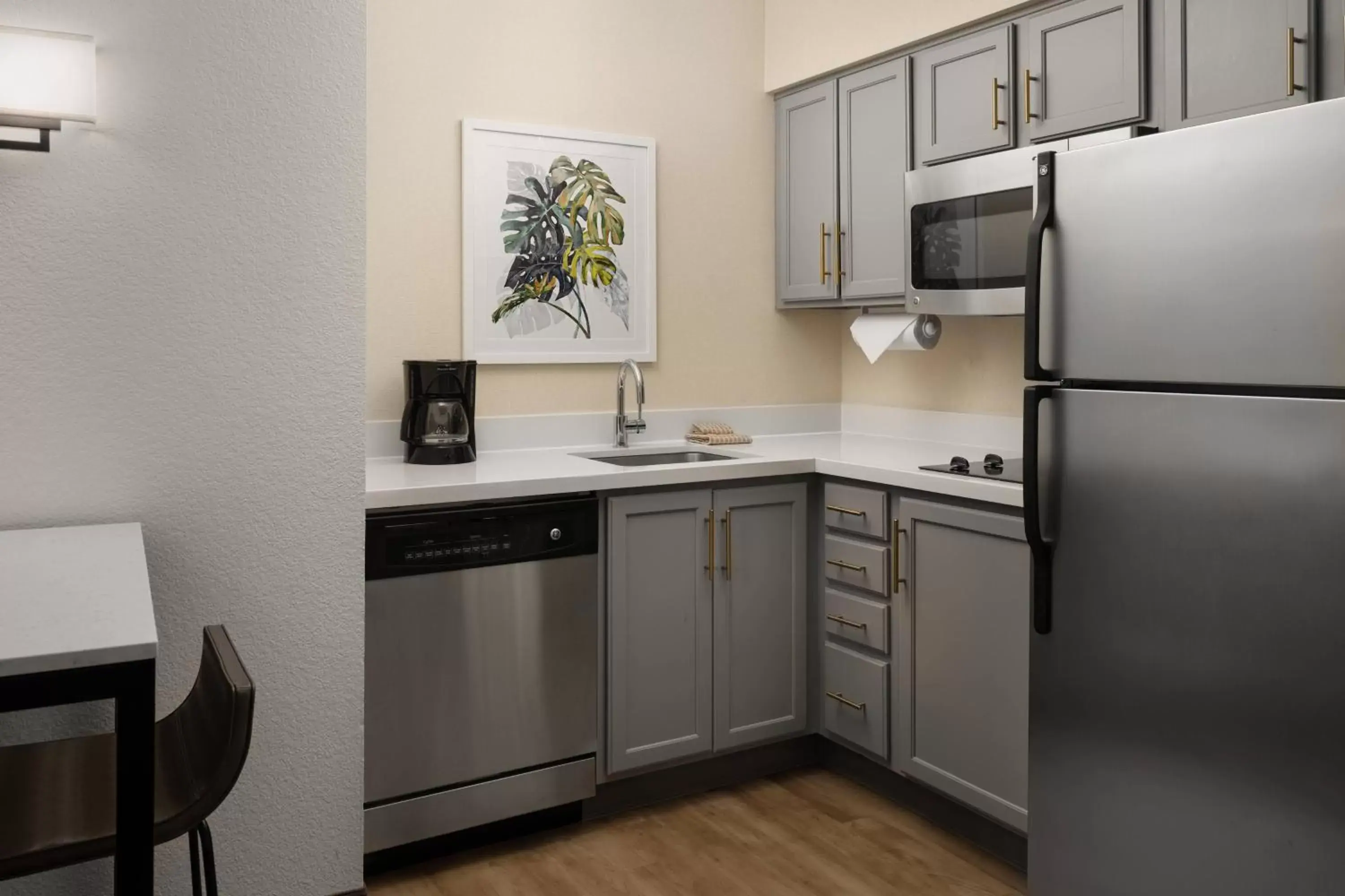 Bedroom, Kitchen/Kitchenette in Residence Inn by Marriott Anaheim Resort Area/Garden Grove
