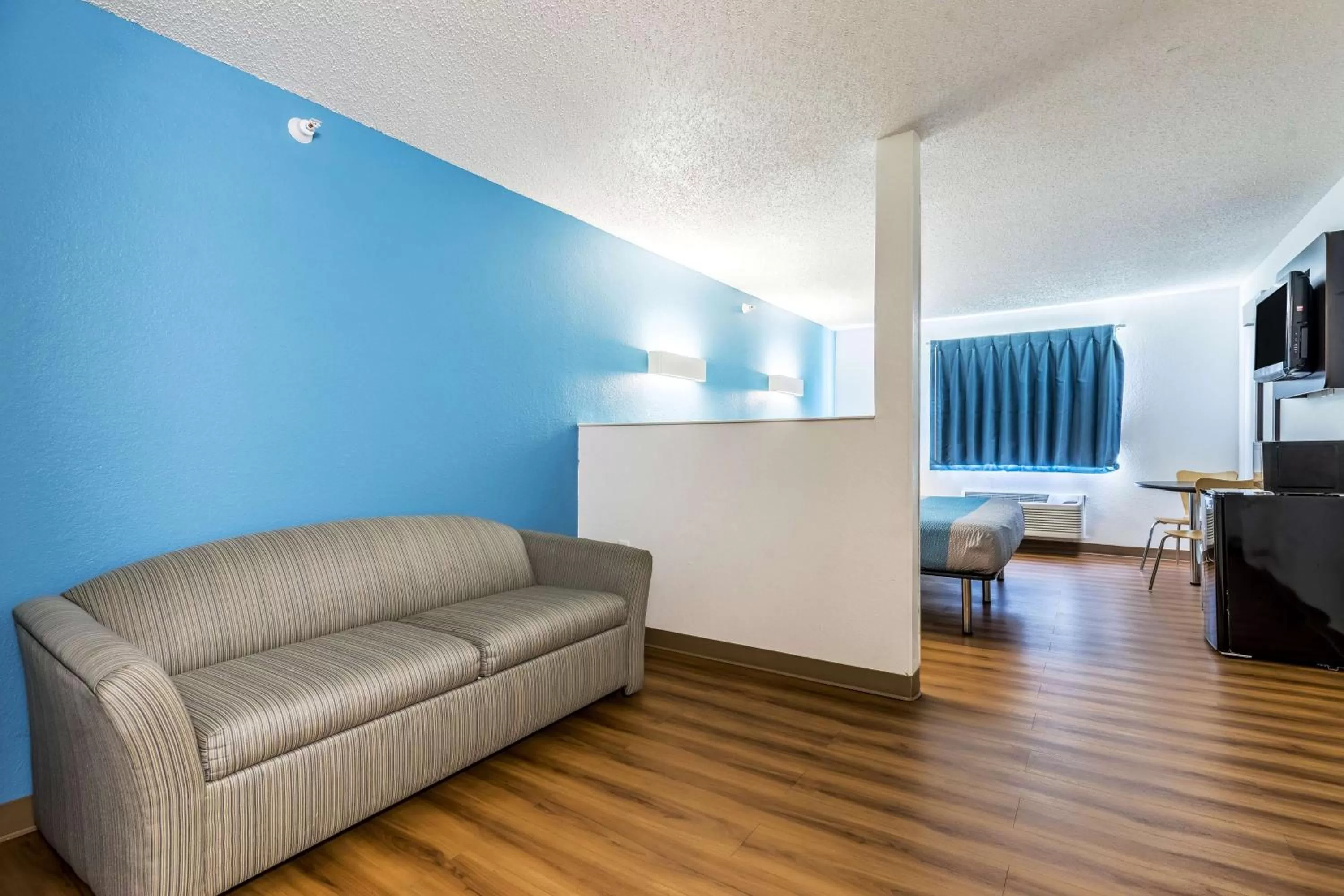 Bedroom in Motel 6-Indianapolis, IN - Southport