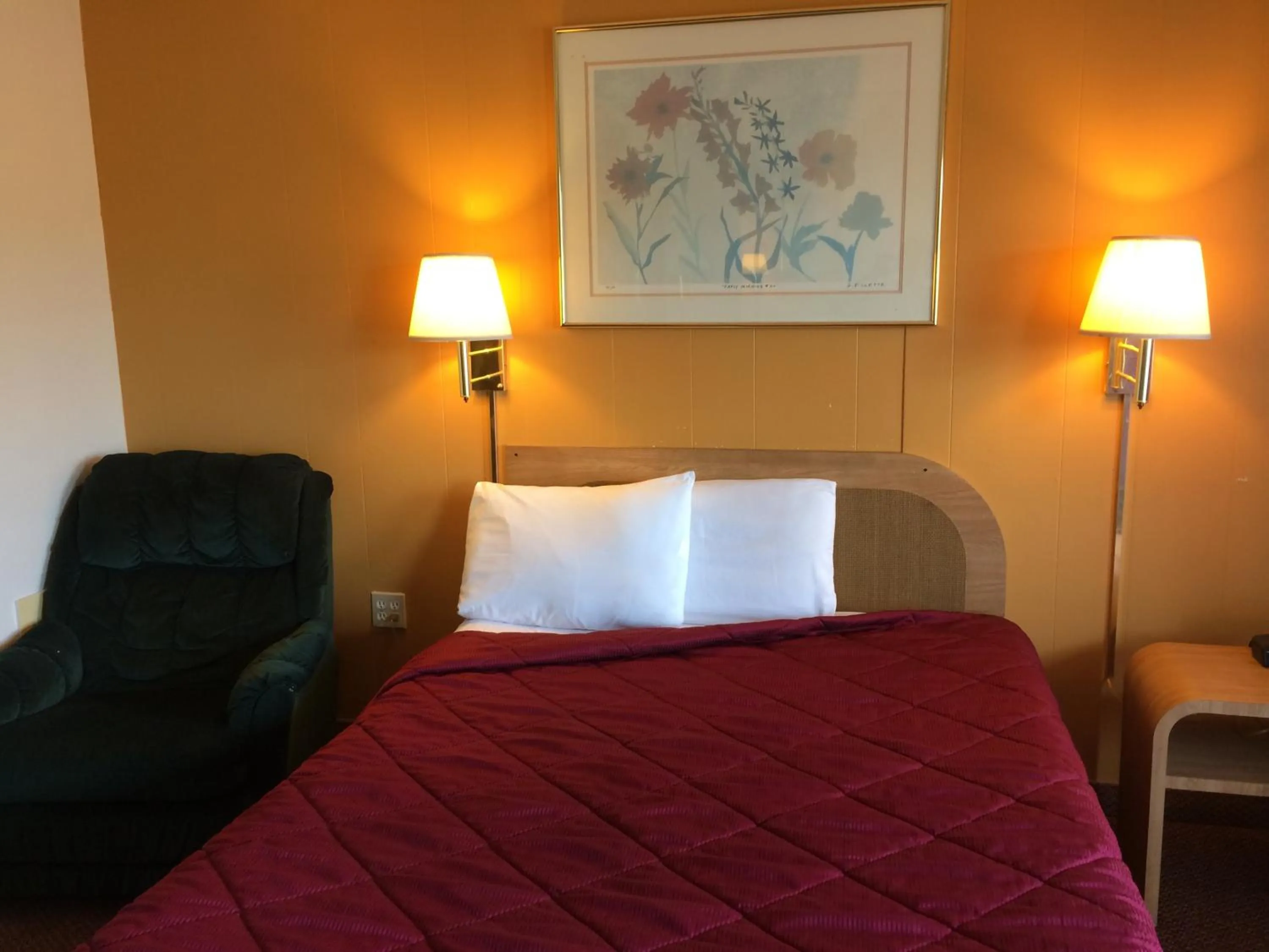 Bed in Super 7 Motel